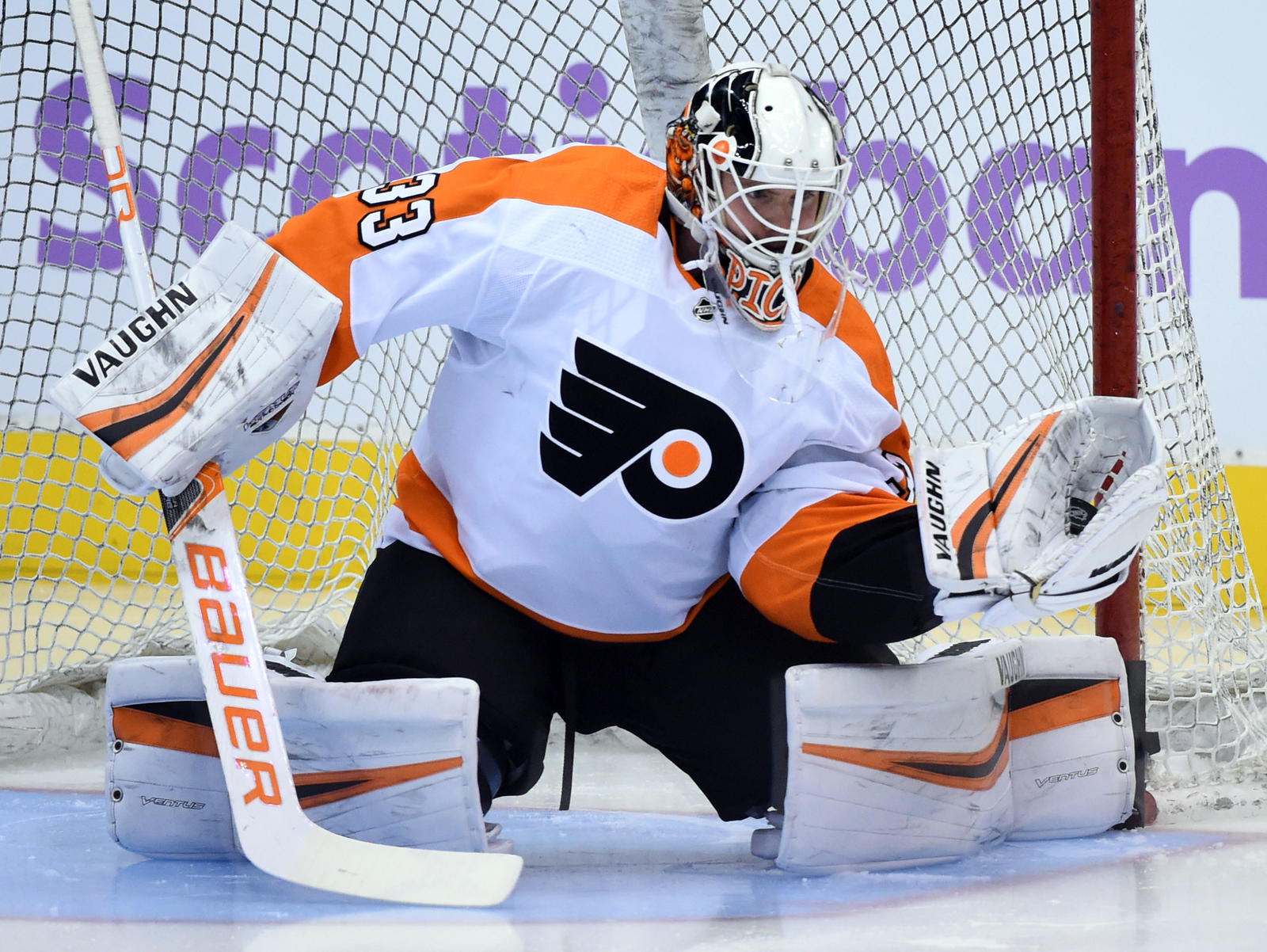 Something about the Flyers and their former goalies. (Photo: Dan Hamilton, Imagn Images)