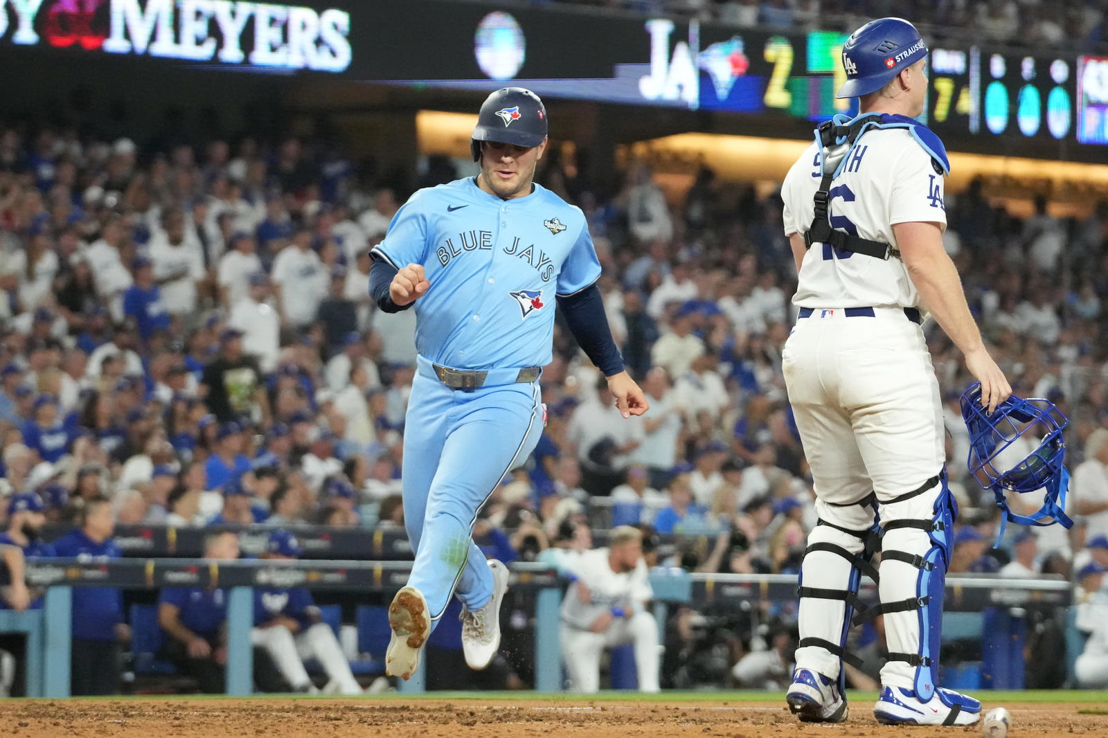 Dave Roberts Weighs Lineup Changes as Dodgers Fall in Game 4, Series Tied 2–2