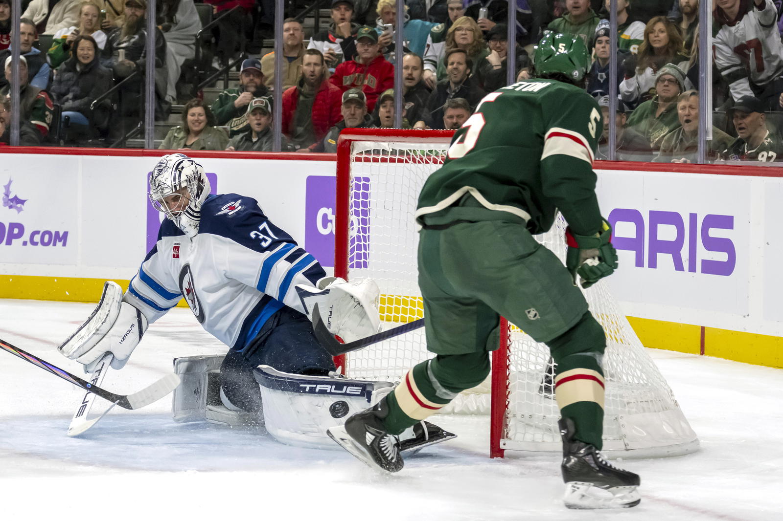 Hellebuyck Returns, Kaprizov Debuts with Historic Contract in Jets-Wild Preseason Clash