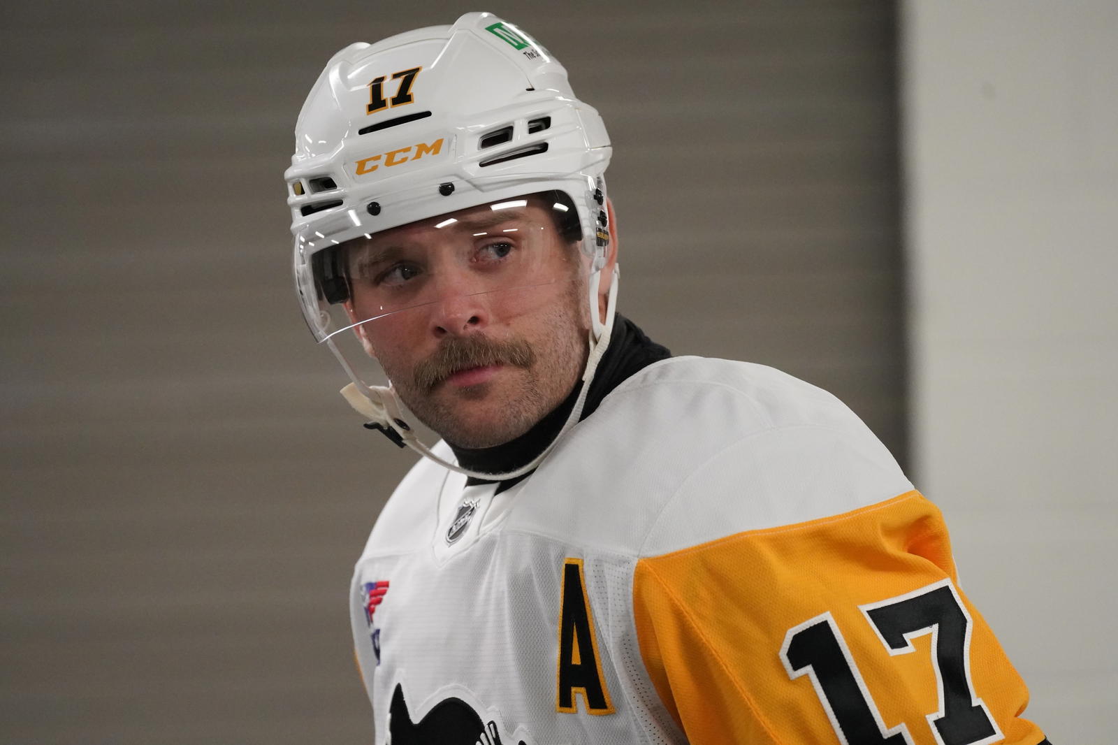 Jan 27, 2025; San Jose, California, USA; Pittsburgh Penguins right winger Bryan Rust (17) during pre-game warms up against the San Jose Sharks at SAP Center at San Jose. (Credit: David Gonzales-Imagn Images)