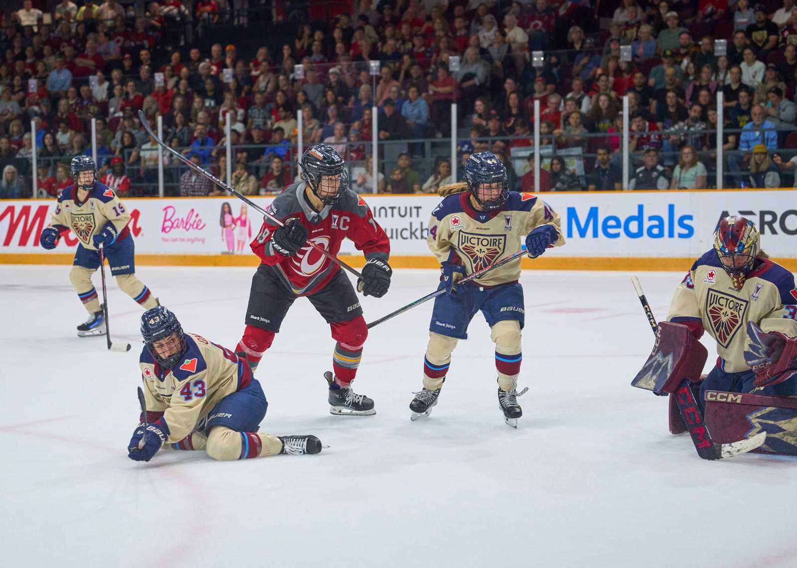 Brianne Jenner (19), Amanda Boulier (44) and Kristin O'Neill (43) watch as Ann-Rnee Desbiens turns aside a shot -&nbsp;Photo @ Ellen Bond