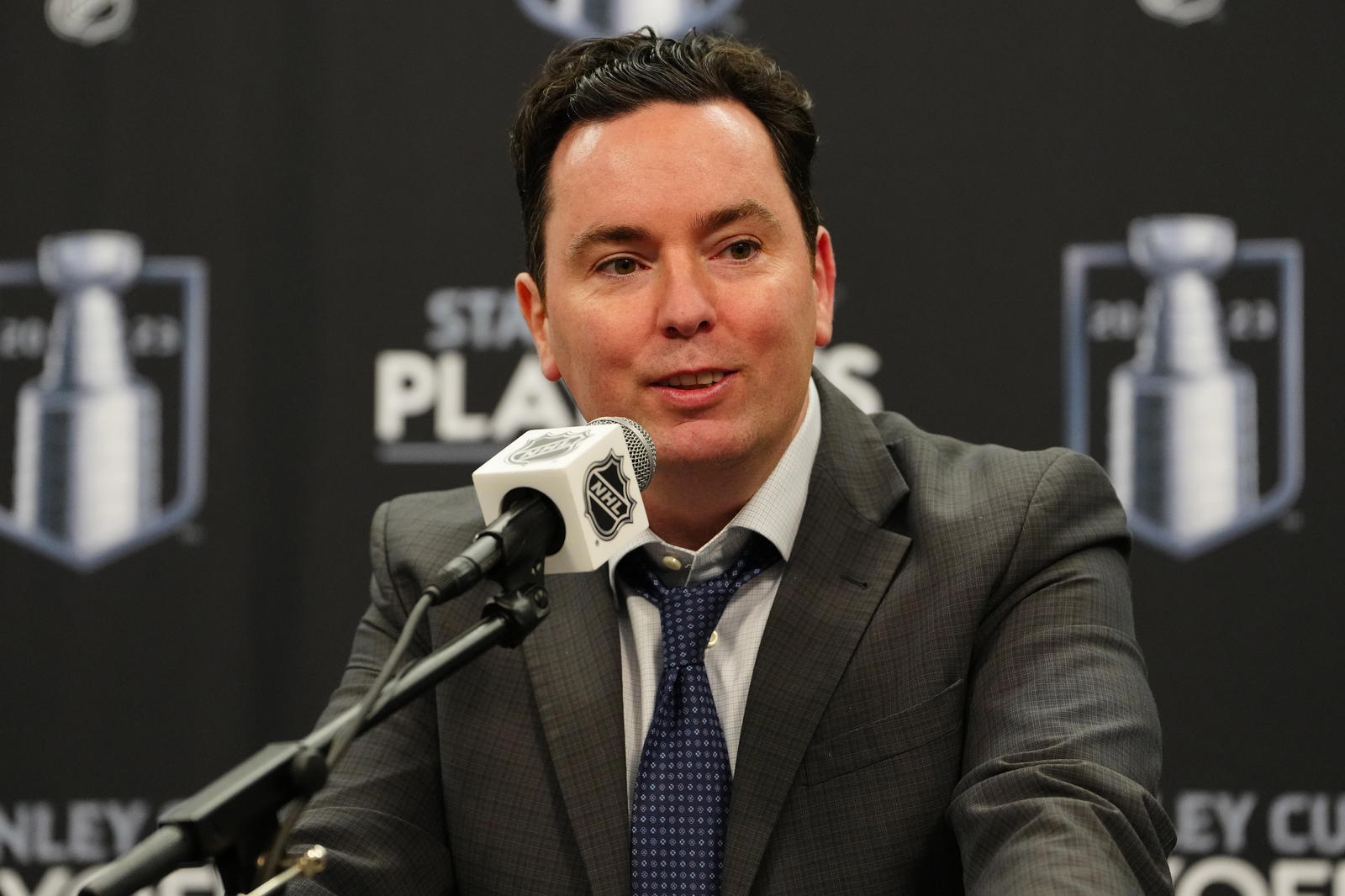 May 6, 2023; Las Vegas, Nevada, USA; Edmonton Oilers head coach Jay Woodcroft fields questions in a press conference after the Oilers defeated the Vegas Golden Knights in game two of the second round of the 2023 Stanley Cup Playoffs at T-Mobile Arena. (Credit: Stephen R. Sylvanie-Imagn Images)