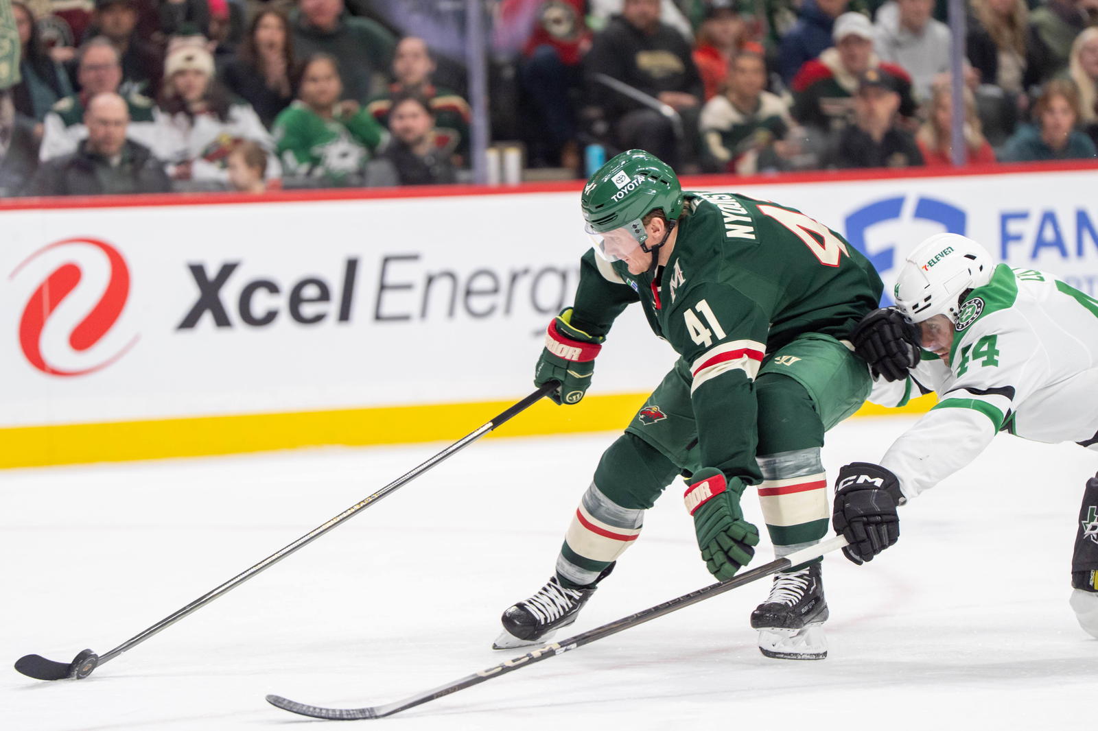 Wild Forward Signs One-Year Contract With Division Rival cover image
