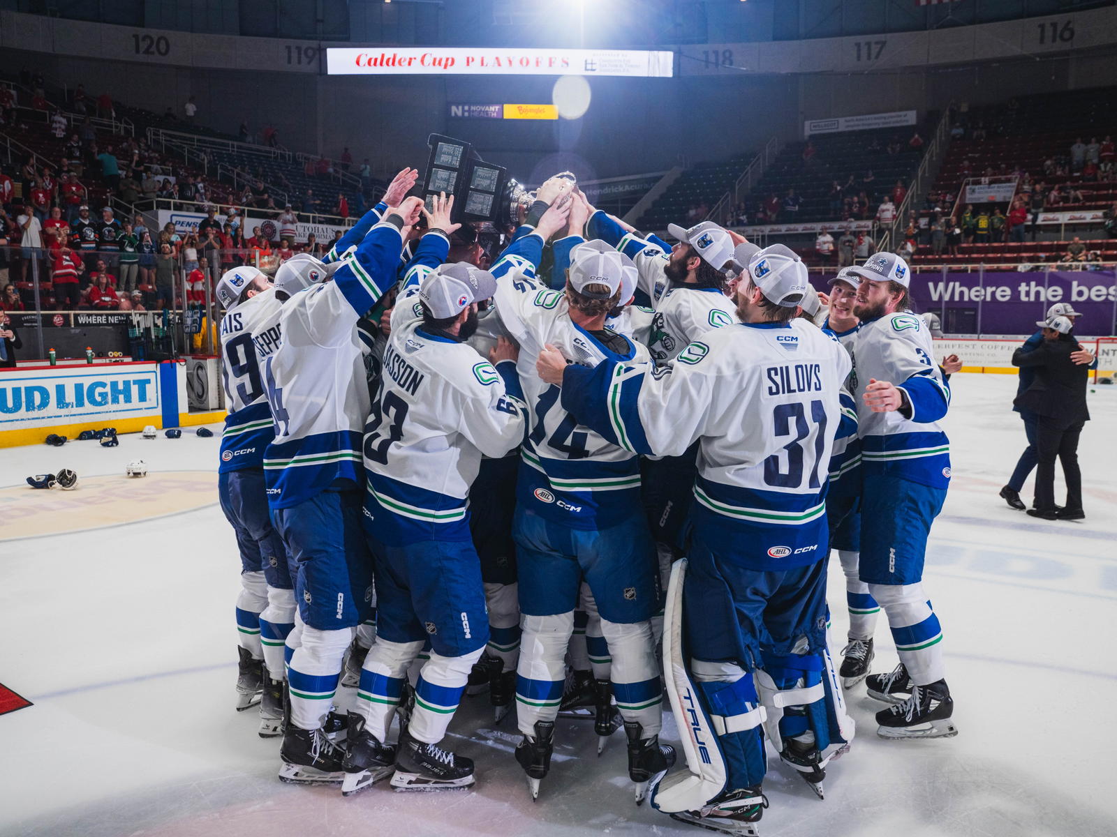The Abbotsford Canucks hoist the Calder Cup after a 3–2 Game 6 win in the 2025 Calder Cup Finals. (Photo Credit: @AbbyCanucks/X)&nbsp;