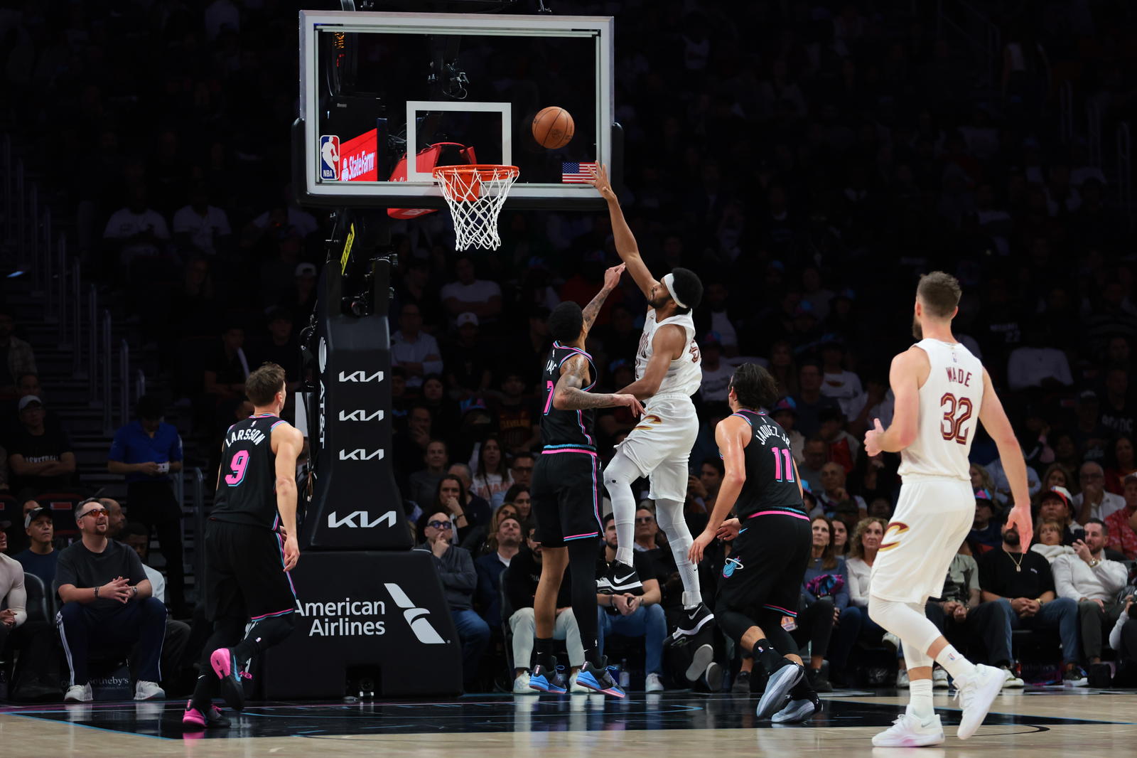 Nov 12, 2025; Miami, Florida, USA; Cleveland Cavaliers center Jarrett Allen (31) lays up a shot against Miami Heat center Kel'el Ware (7) during the fourth quarter at Kaseya Center. Mandatory Credit: Sam Navarro-Imagn Images