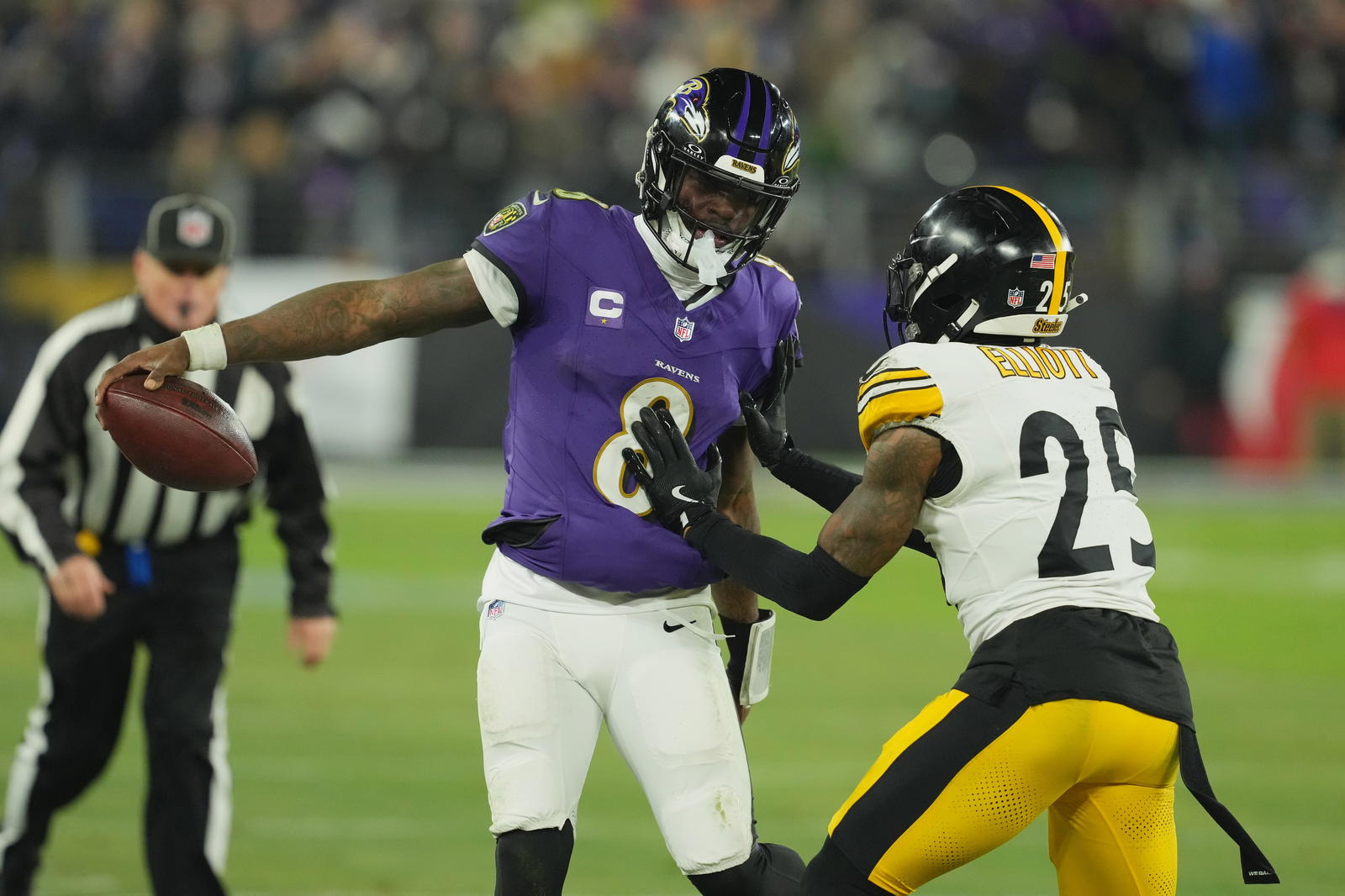 Pittsburgh Steelers safety DeShon Elliott attempts to tackle Baltimore Ravens quarterback Lamar Jackson. Credit:&nbsp;Mitch Stringer-Imagn Images.