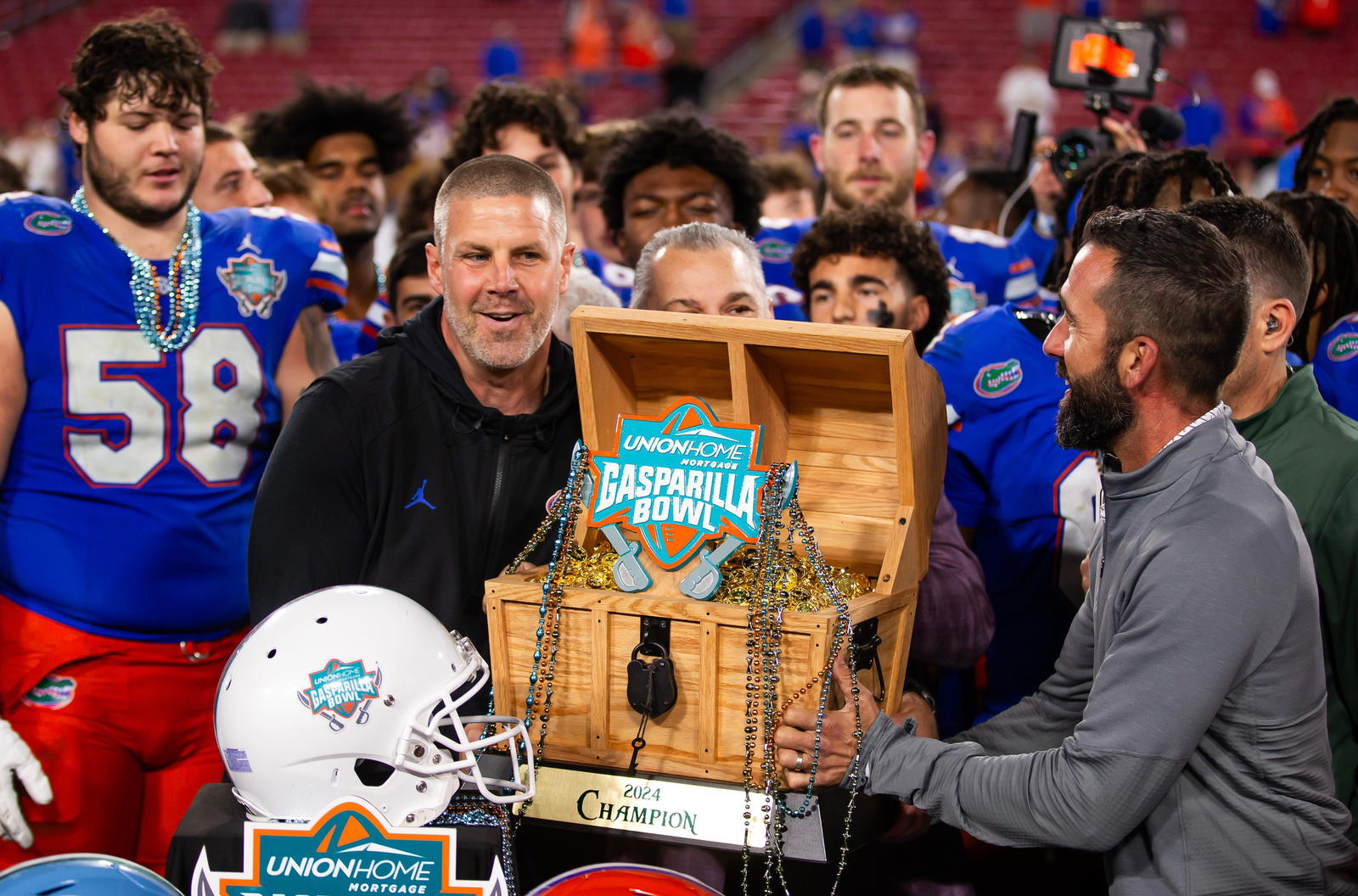 Florida Gators head coach Billy Napier lifts the 2024 Gasparilla Bowl trophy. © Doug Engle/Gainesville Sun / USA TODAY NETWORK via Imagn Images