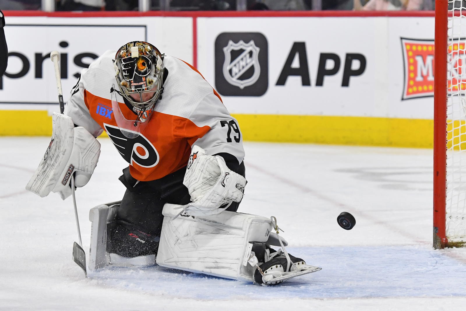 Carter Hart Reportedly Is Considering Signing With Hurricanes 