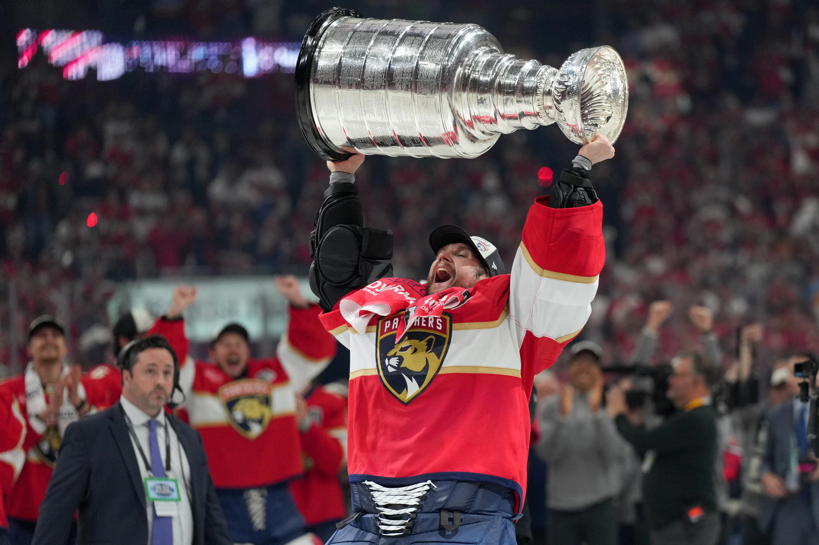 Former Flyers goalie Sergei Bobrovsky is now a two-time Stanley Cup champion. (Photo: Jim Rassol, Imagn Images)