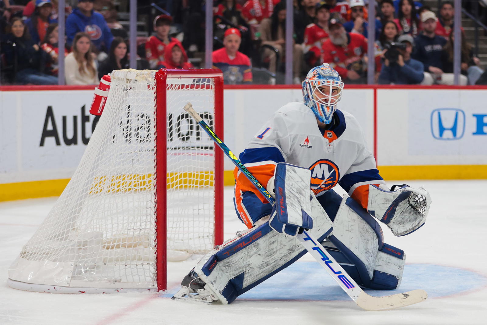 Sharks Sign Former Islanders Goalie To One-Year Contract