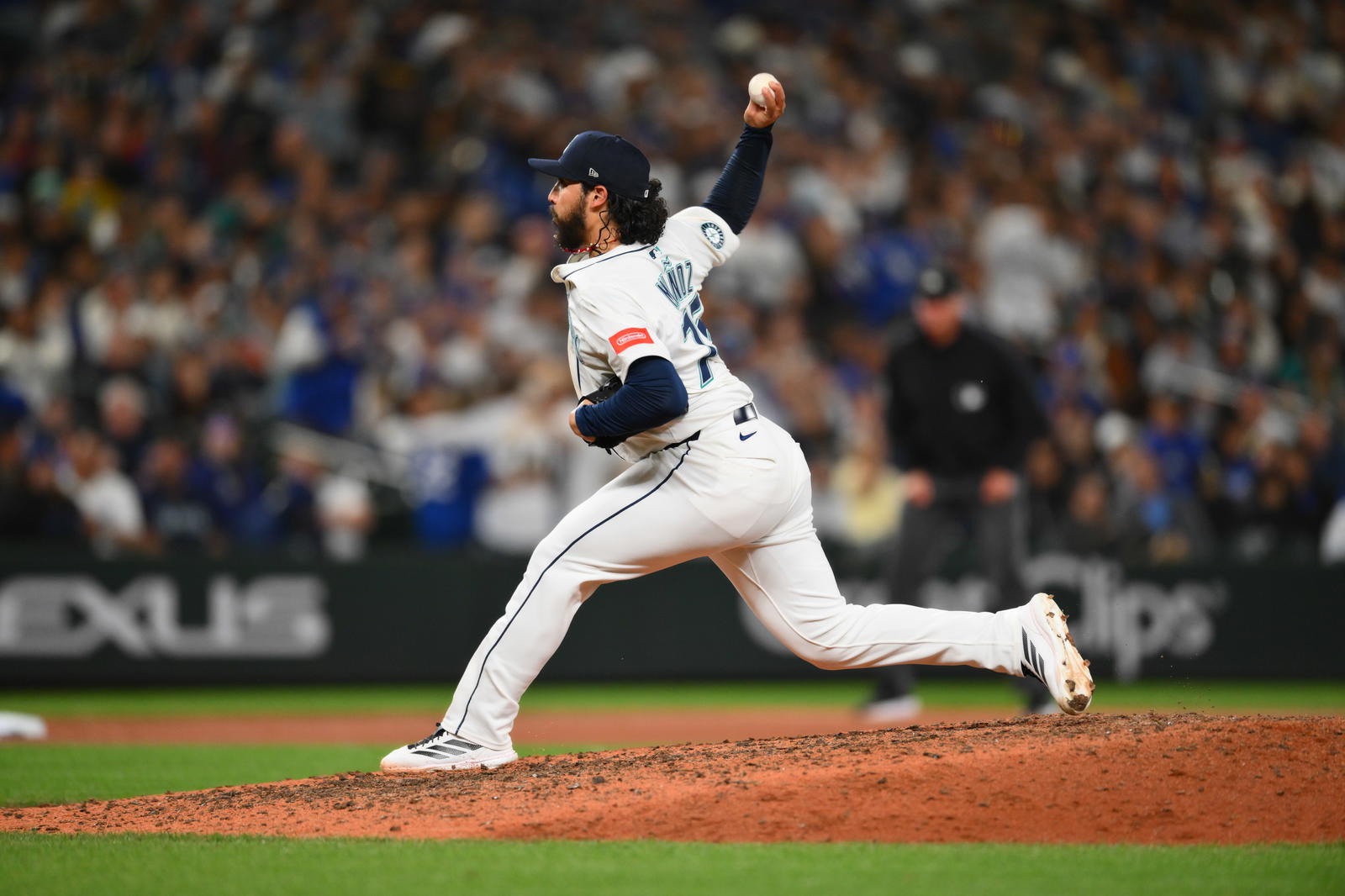 Seattle Mariners relief pitcher Andres Munoz (75) pitches to the Los Angeles Dodgers during the ninth inning at T-Mobile Park. Steven Bisig-Imagn Images