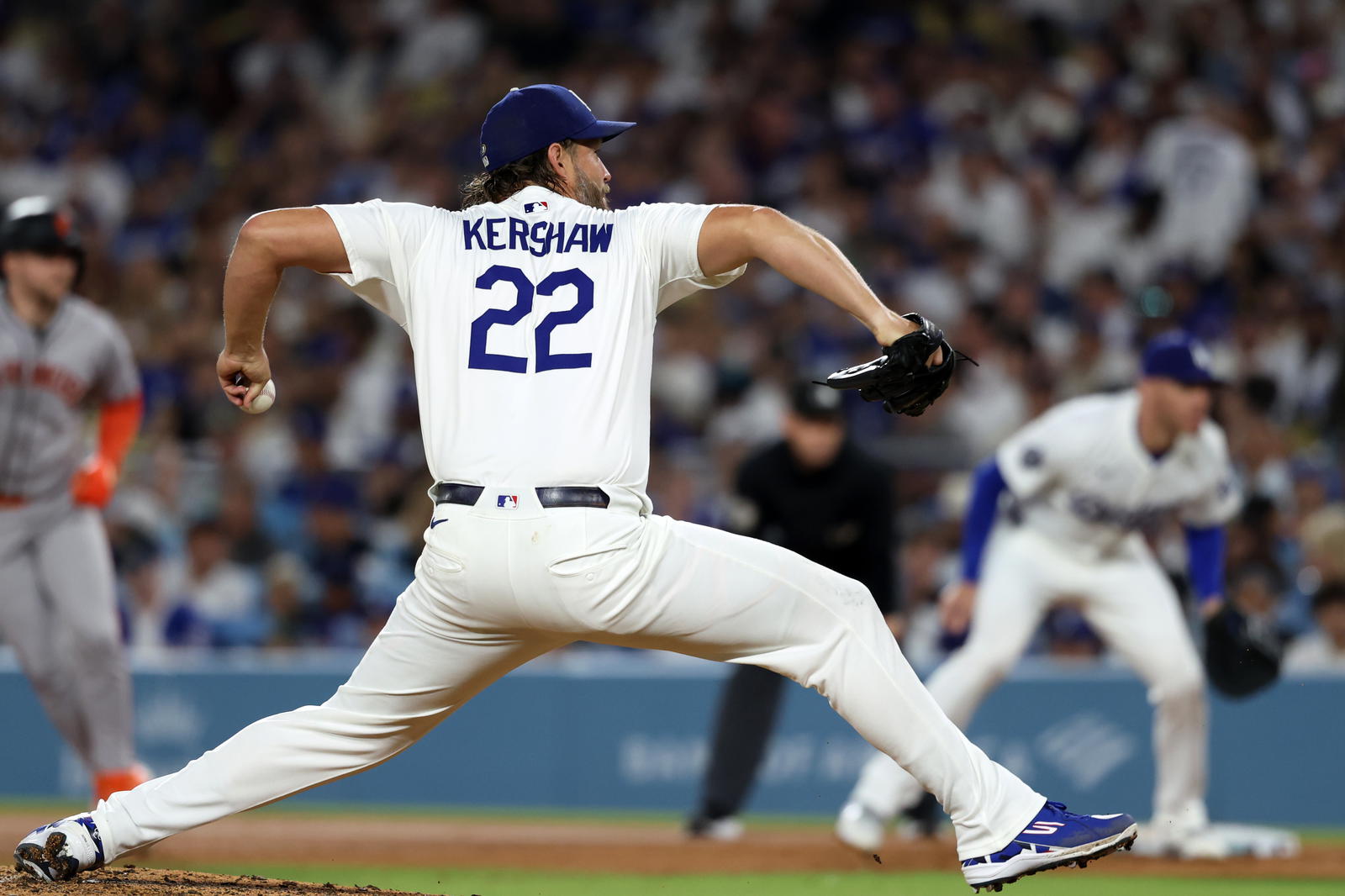 Los Angeles Dodgers starting pitcher Clayton Kershaw (22) pitches during the fourth inning against the San Francisco Giants at Dodger Stadium. Kiyoshi Mio-Imagn Images