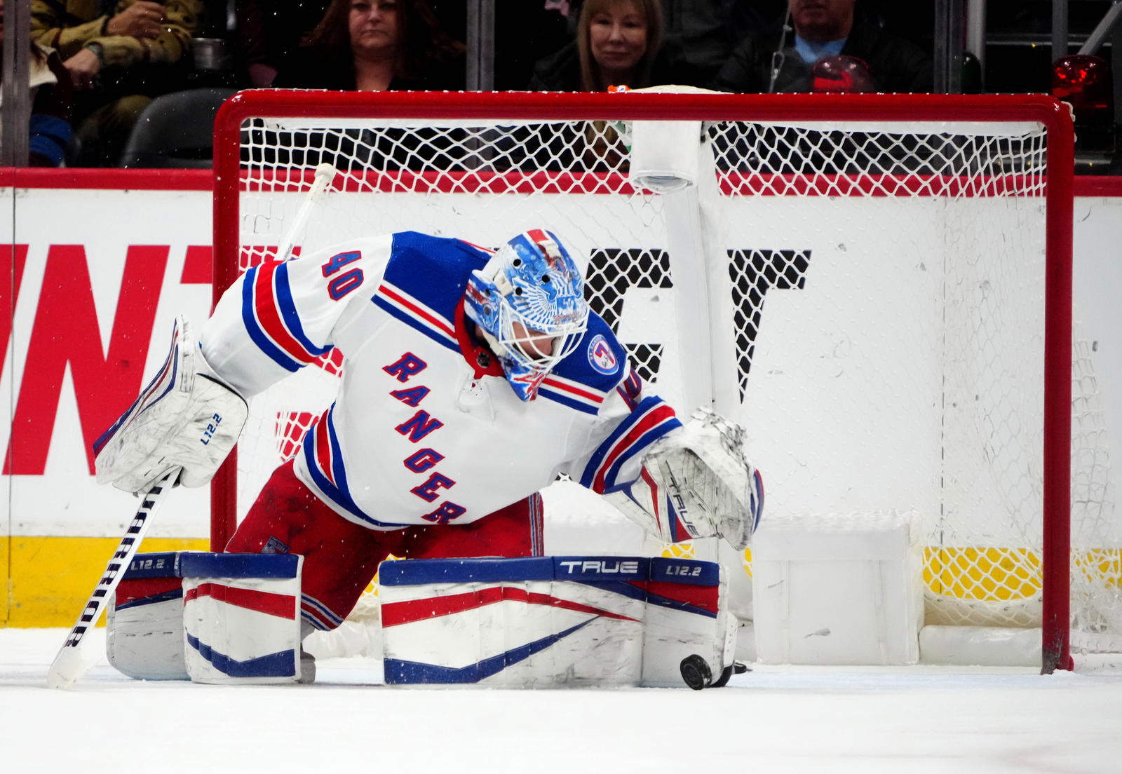 Alexandar Georgiev (© Ron Chenoy-Imagn Images)