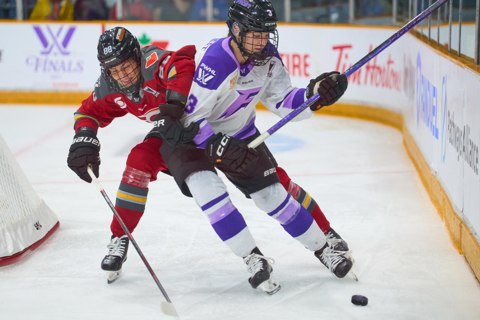 Ronja Savolainen (88) and Brooke McQuigge (3) battle for the puck deep in the Ottawa zone -&nbsp;Photo @ Ellen Bond