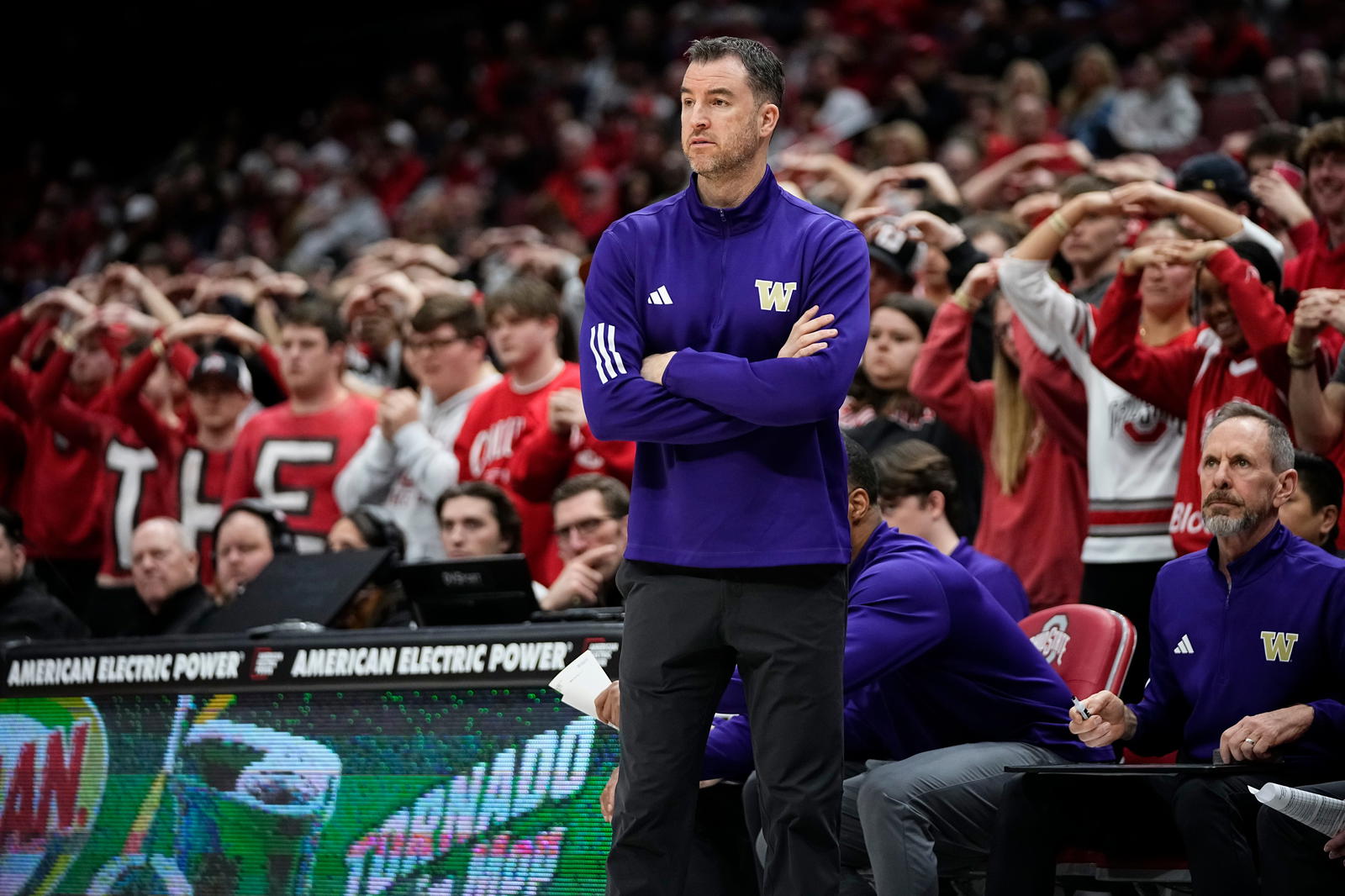 Washington Huskies head coach Danny Sprinkle watches during the NCAA men's basketball game against the Ohio State Buckeyes at Value City Arena in Columbus on Feb. 13, 2025. Ohio State won 93-69.