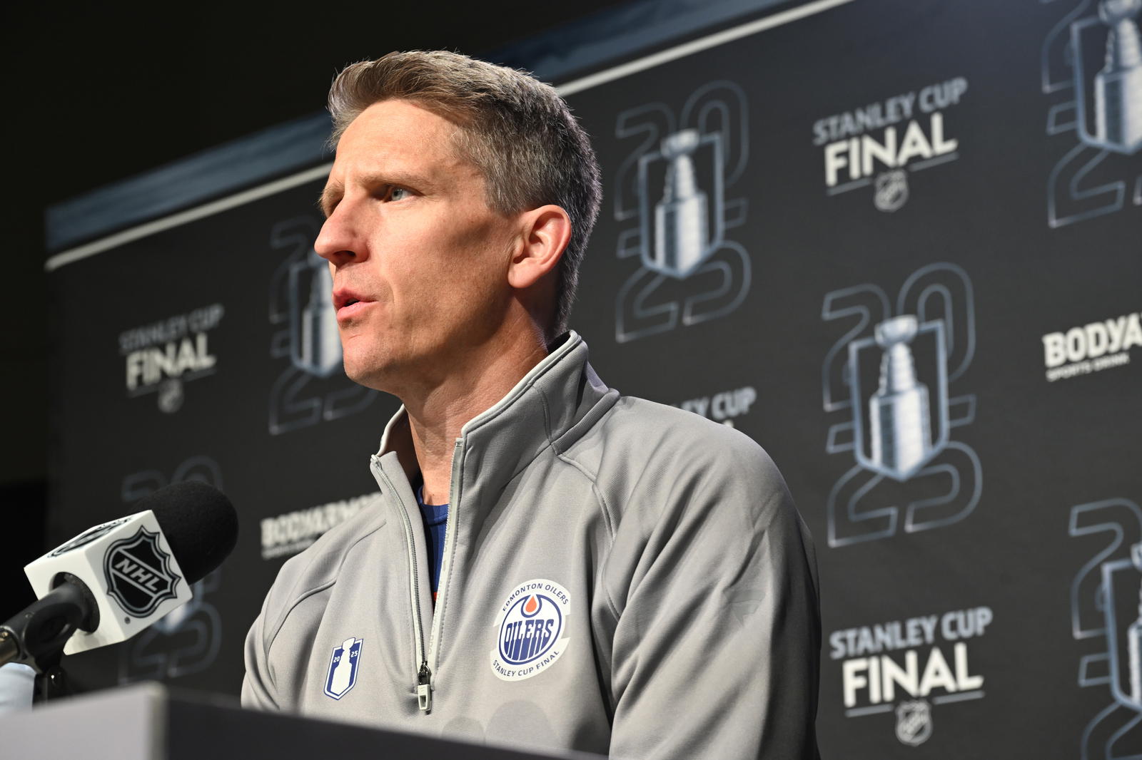 The Edmonton Oilers have reportedly signed head coach Kris Knoblauch to a multi-year extension: Photo by&nbsp; &nbsp;© Walter Tychnowicz Imagn Images