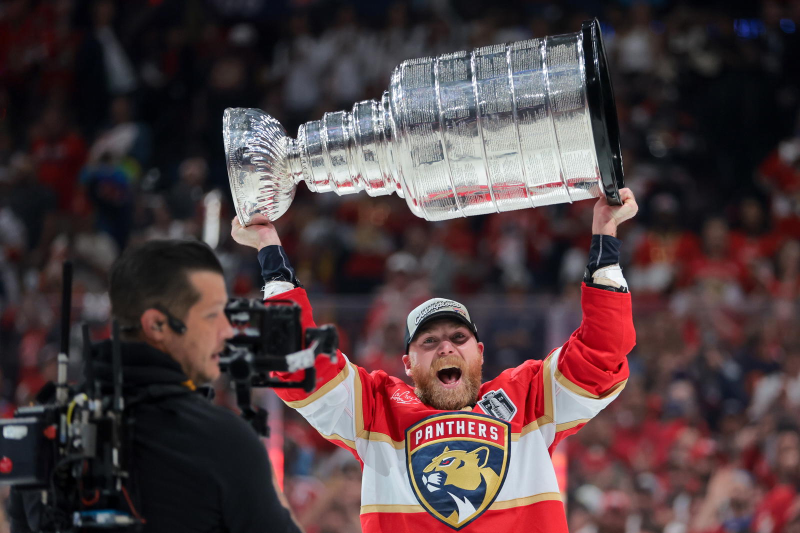 Sam Bennett Hoists the Stanley Cup - © Sam Navarro-Imagn Images