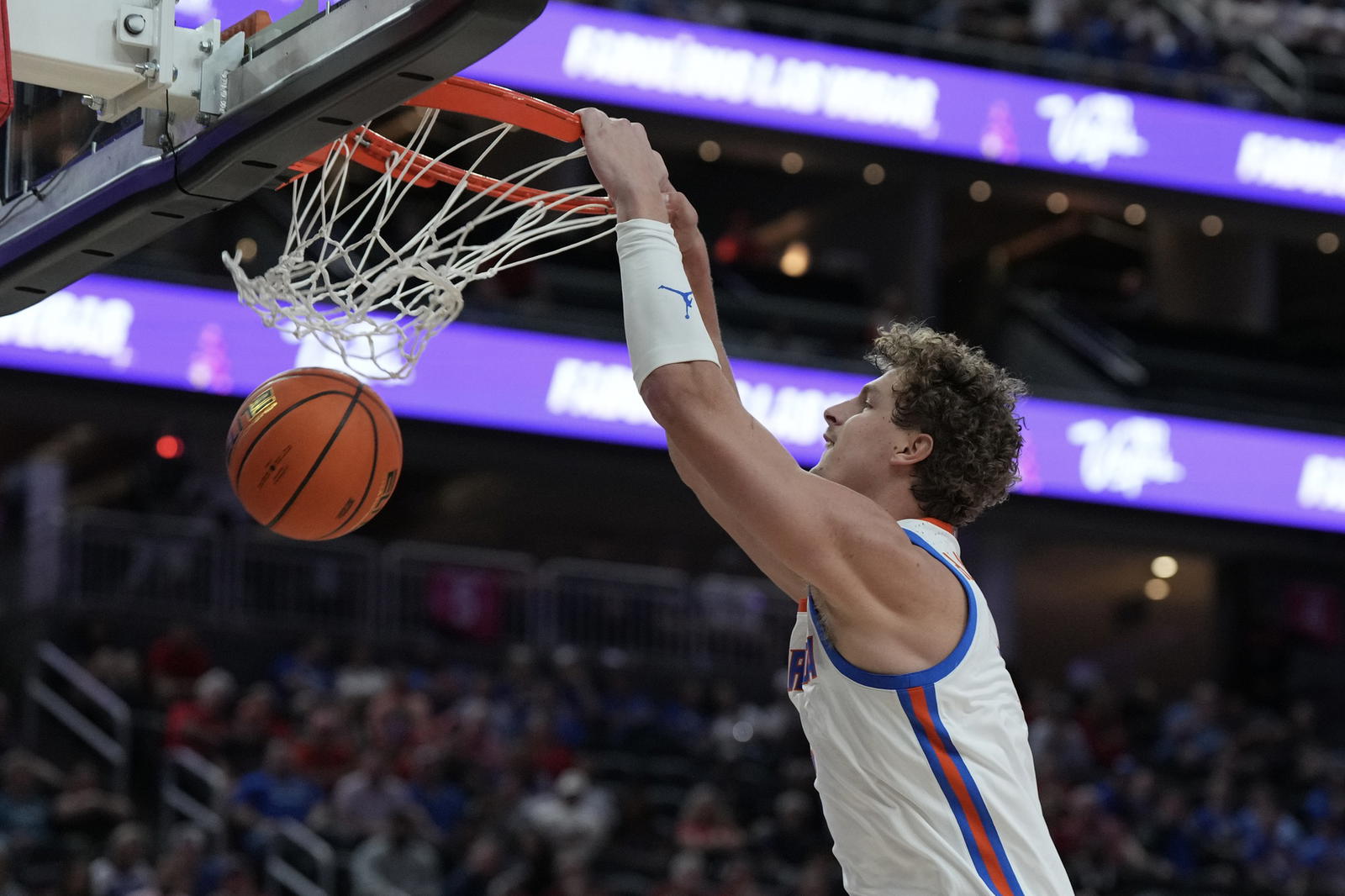 Micah Handlogten made all five of his shot attempts and grabbed 12 rebounds.&nbsp;© Candice Ward-Imagn Images