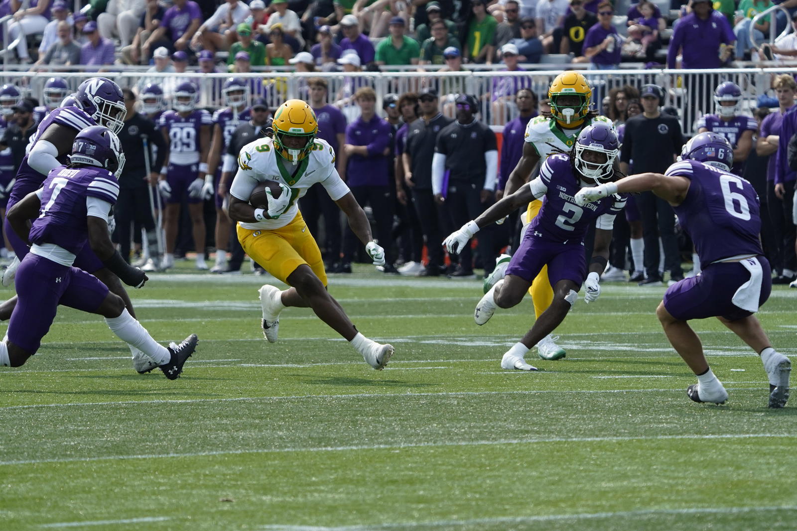 Sep 13, 2025; Evanston, Illinois, USA; Oregon Ducks tight end Jamari Johnson (9) runs the ball against the Northwestern Wildcats during the second half at Northwestern Medicine Field at Martin Stadium. Mandatory Credit: David Banks-Imagn Images