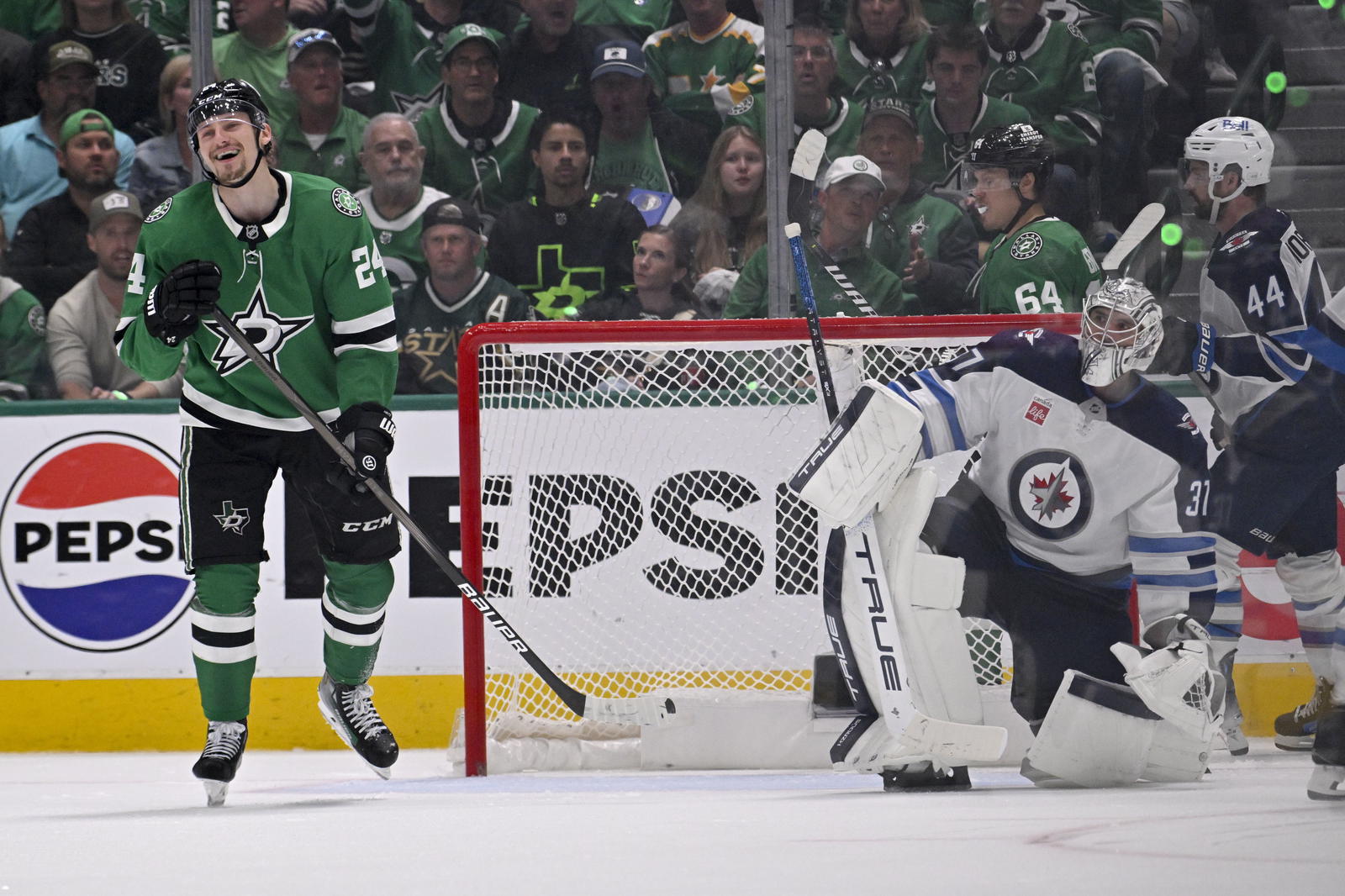 Granlund, Oettinger Give Dallas 3-1 Series Lead