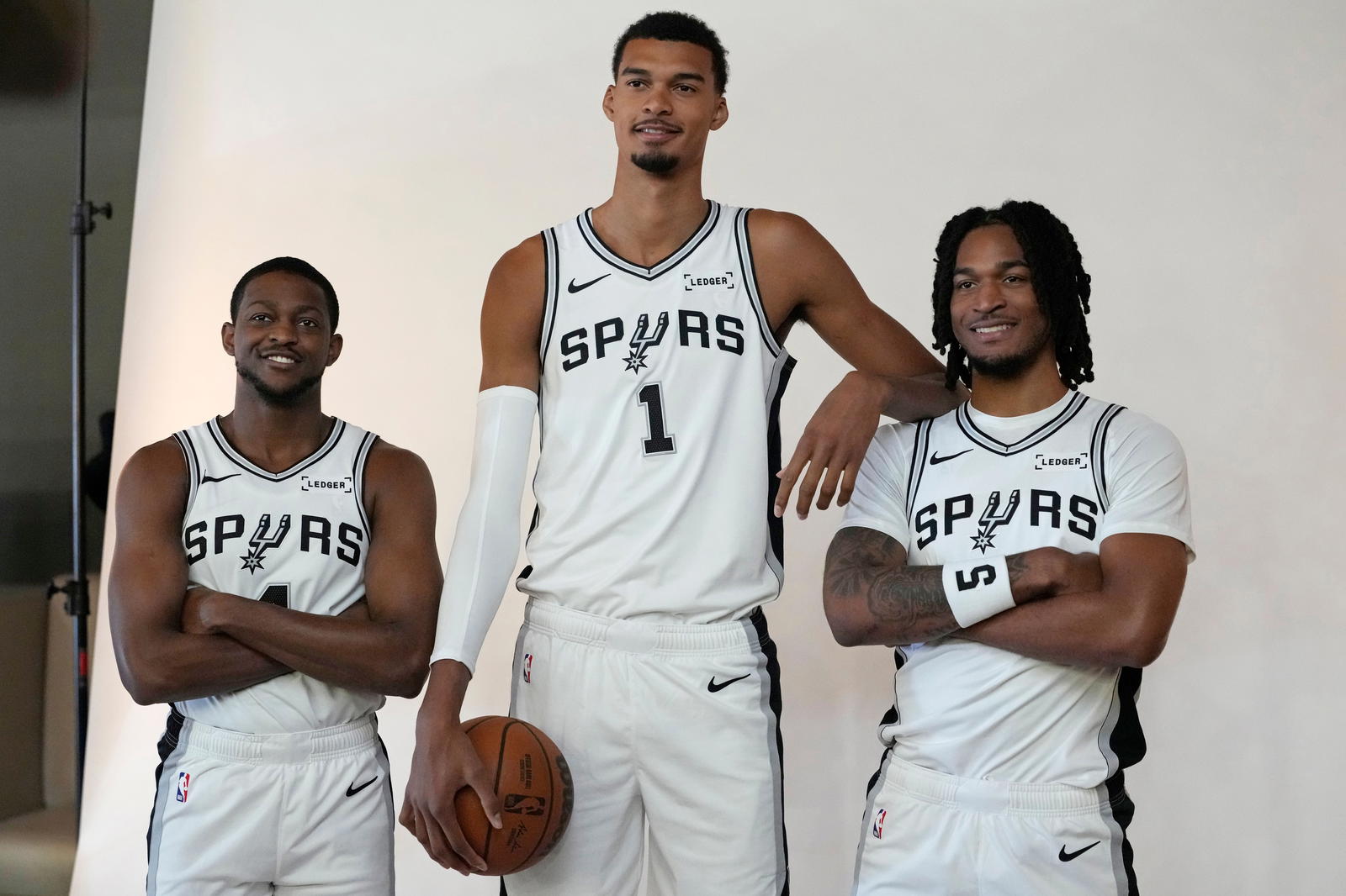 San Antonio Spurs players De'Aaron Fox, Victor Wembanyama and Stephon Castle. Credit: Scott Wachter-Imagn Images.