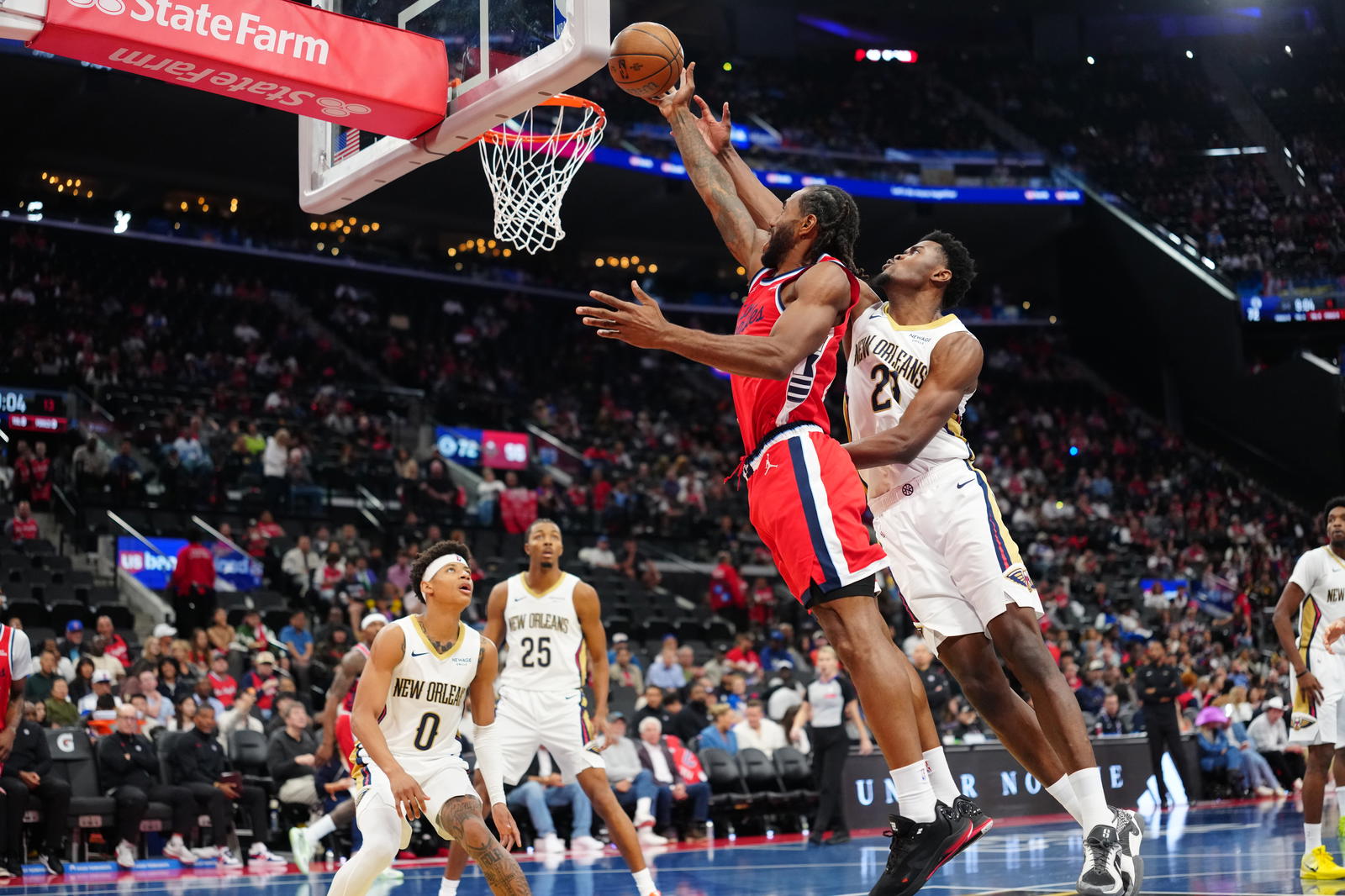 LA Clippers forward Kawhi Leonard (2) shoots the ball against New Orleans Pelicans center Yves Missi (21) in the second half at Intuit Dome. Kirby Lee-Imagn Images