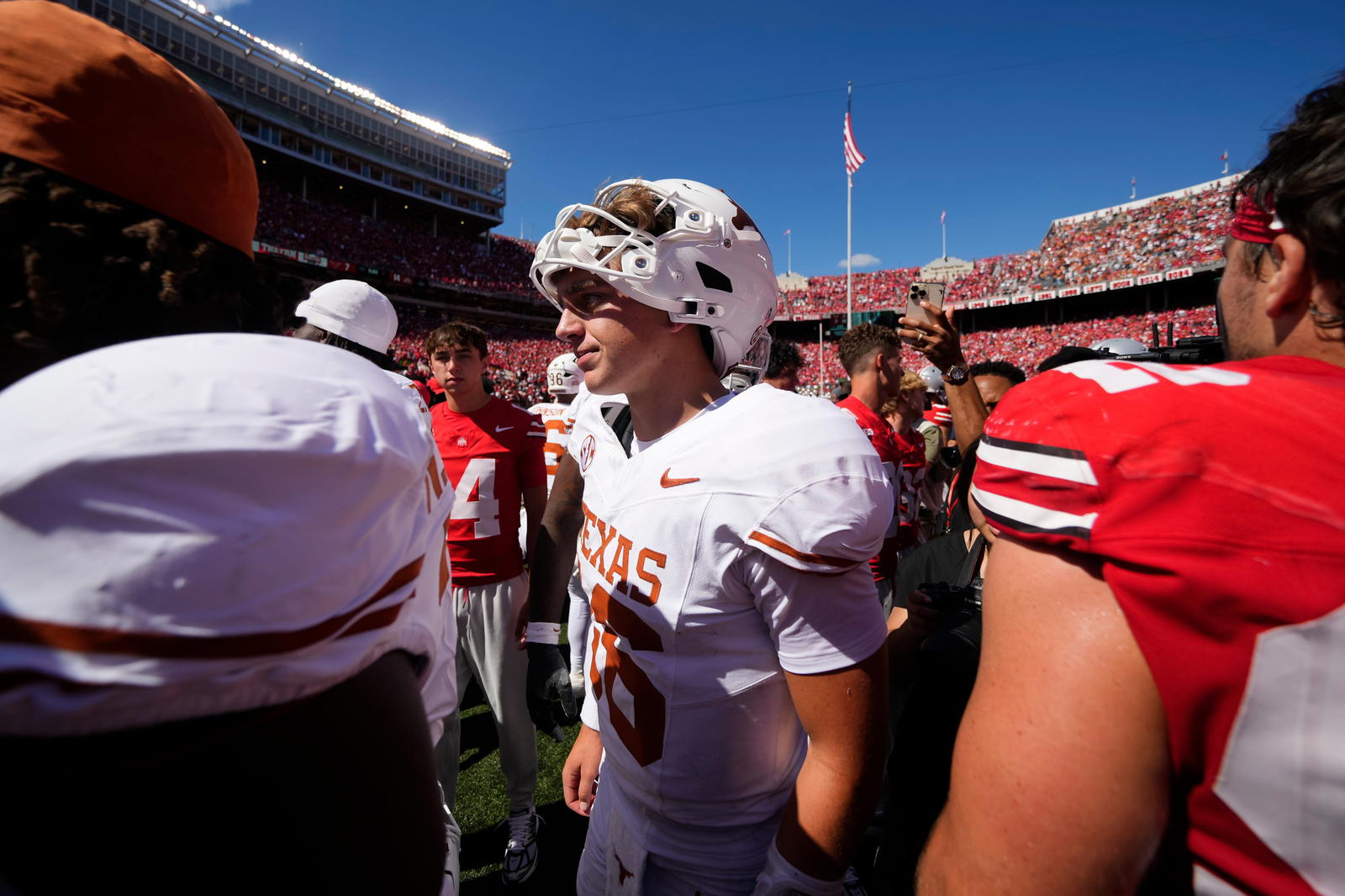 The Texas Longhorns and quarterback Arch Manning began 2025 as the No. 1-ranked team but immediately lost at Ohio State. © Adam Cairns/Columbus Dispatch / USA TODAY NETWORK via Imagn Images