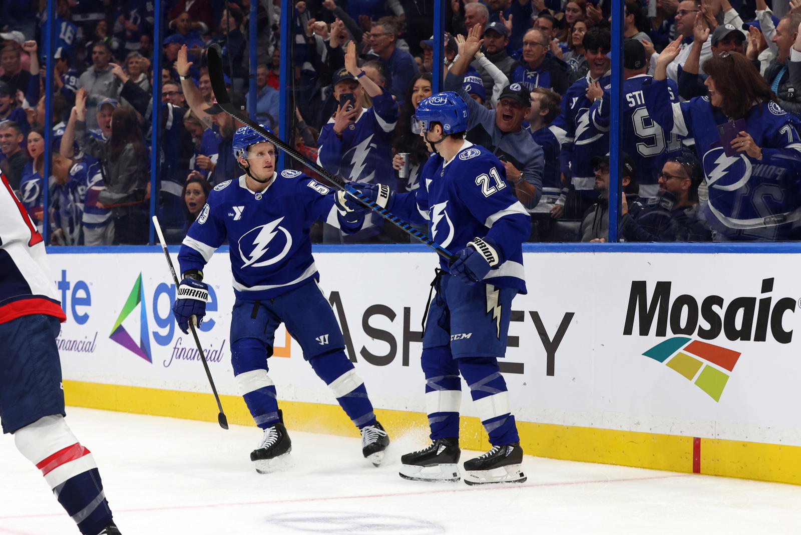 Jake Guentzel and Brayden Point (Kim Klement Neitzel-Imagn Images)
