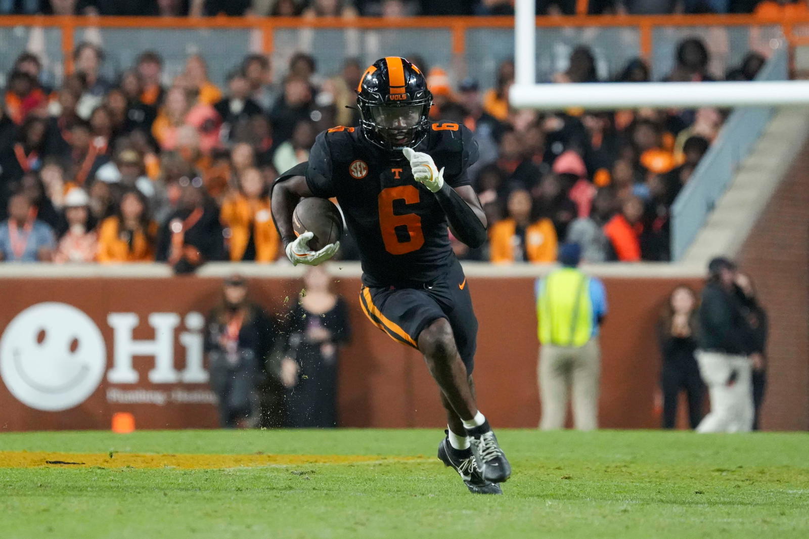 Former Tennessee running back Dylan Sampson (6) runs with the ball during against Kentucky in Neyland Stadium on Saturday, Nov. 2, 2024. (ANGELINA ALCANTAR/News Sentinel