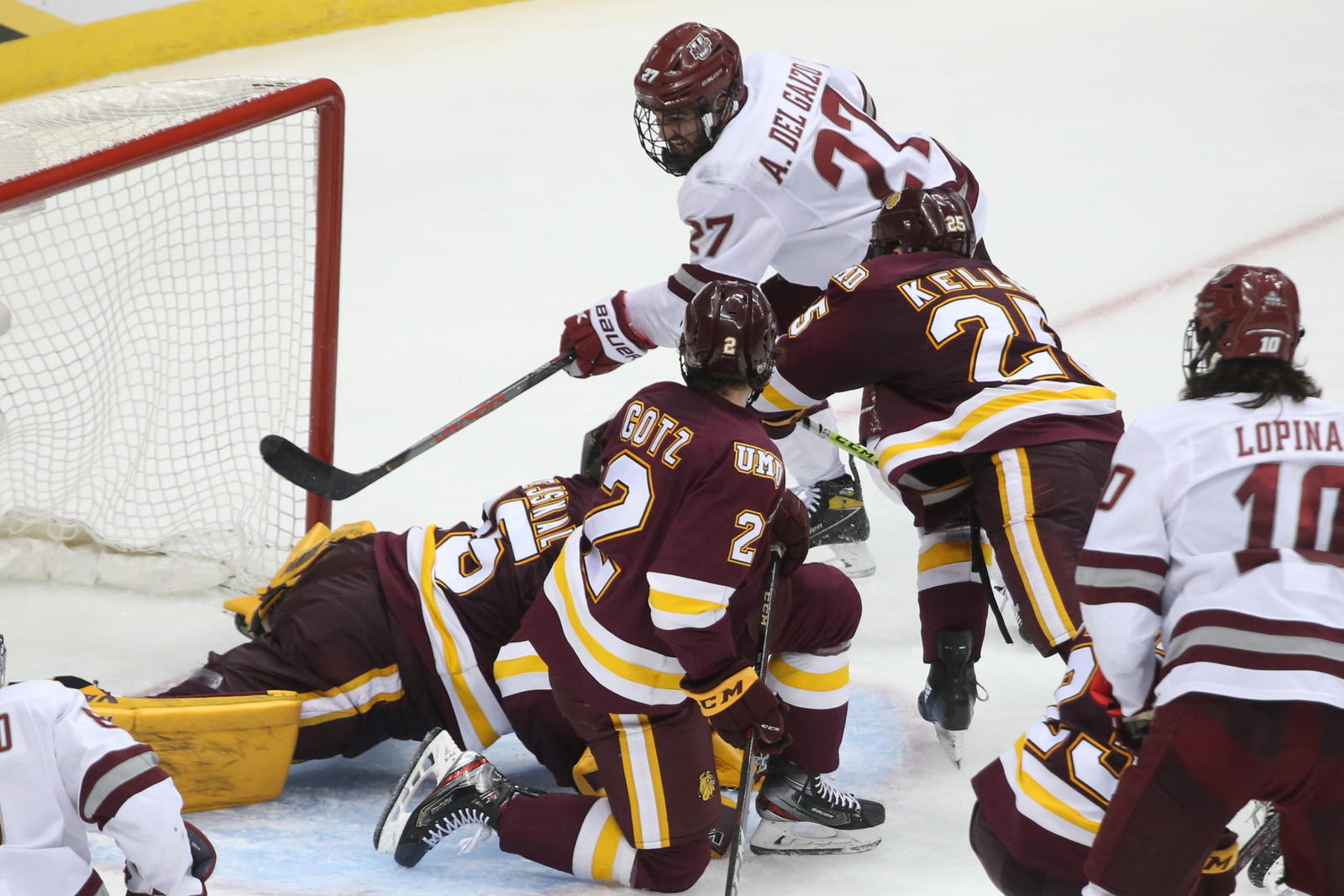 UMass facing off against Minnesota Duluth (Charles LeClaire-Imagn Images)