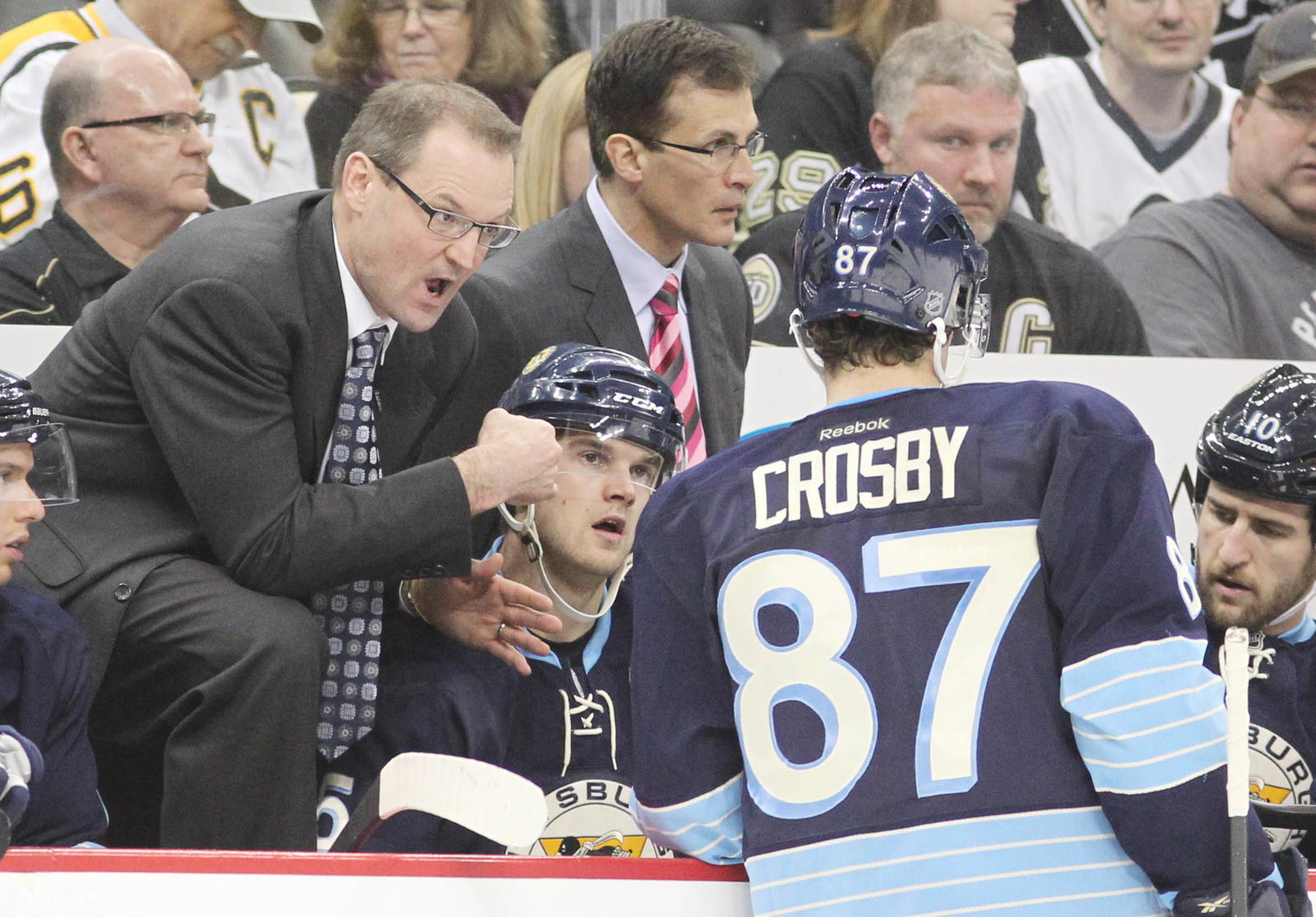 Dan Bylsma - Credit: Charles LeClaire-Imagn Images