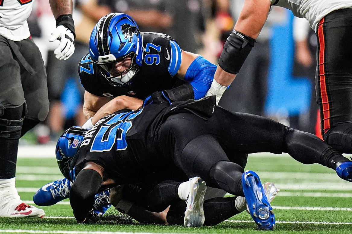 Detroit Lions defensive end Aidan Hutchinson (97) and linebacker Derrick Barnes (55) sack r Mayfield in the first half.&nbsp; @Junfu Han