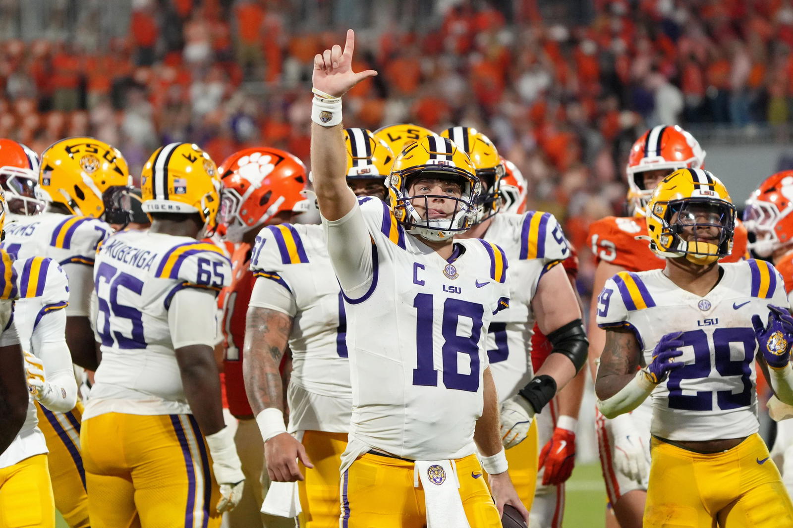 LSU and quarterback Garrett Nussmeier are expected to make the college football playoffs. © Ken Ruinard-USA TODAY Network via Imagn Images