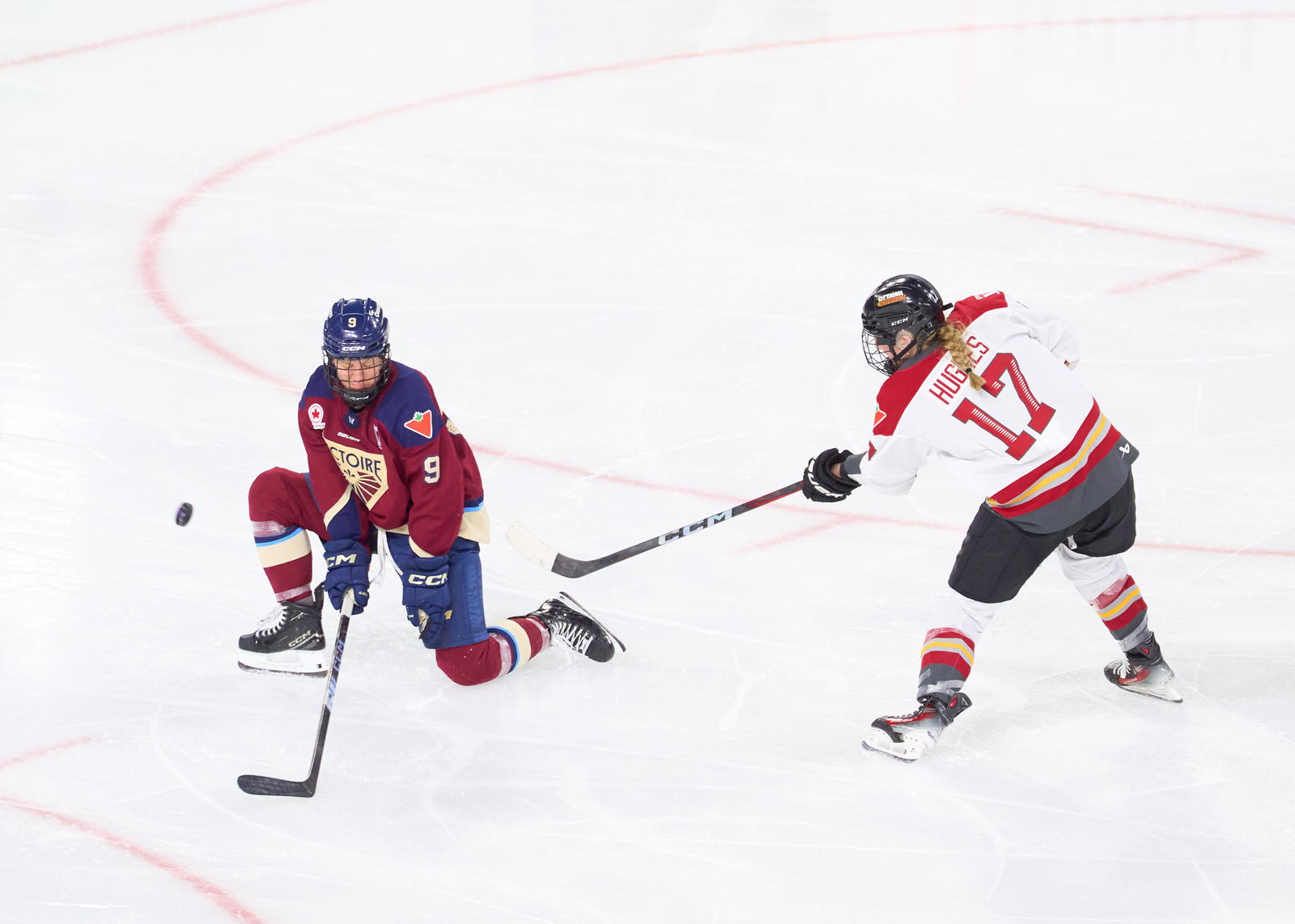 Kati Tabin of the Montreal Victoire drops to one knee to block a shot attempt from Ottawa forward Gabbie Hughes - Photo @ Ellen Bond