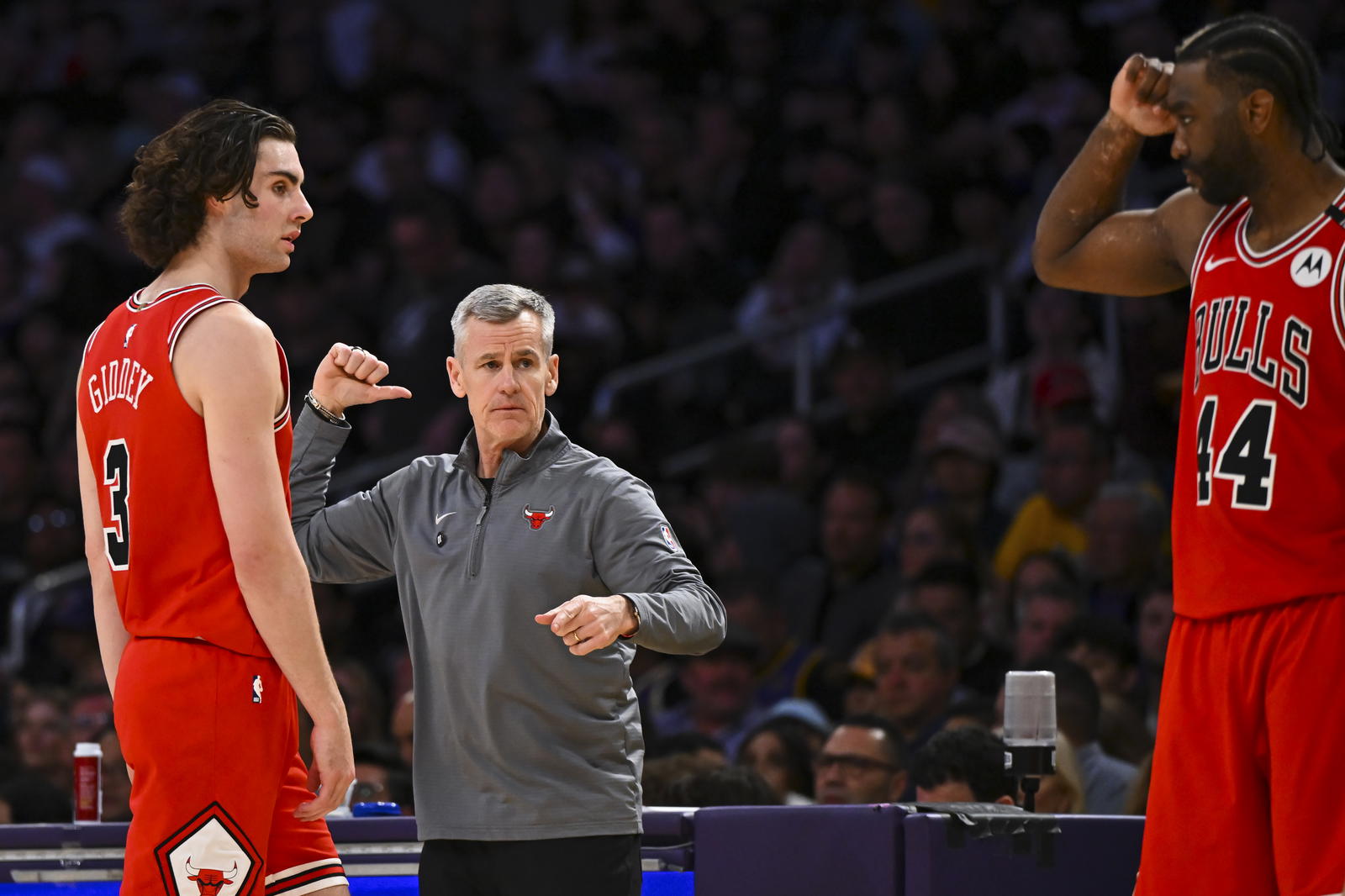 Mar 22, 2025; Los Angeles, California, USA; Chicago Bulls head coach Billy Donovan speak with guard Josh Giddey (3) and forward Patrick Williams (44) against the Los Angeles Lakers during the second half at Crypto.com Arena. Mandatory Credit: Jonathan Hui-Imagn Images