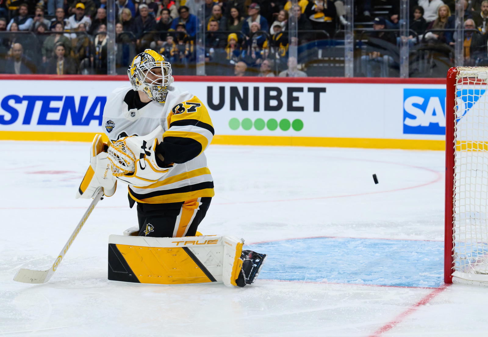 Arturs Silovs (© Per Haljestam-Imagn Images)