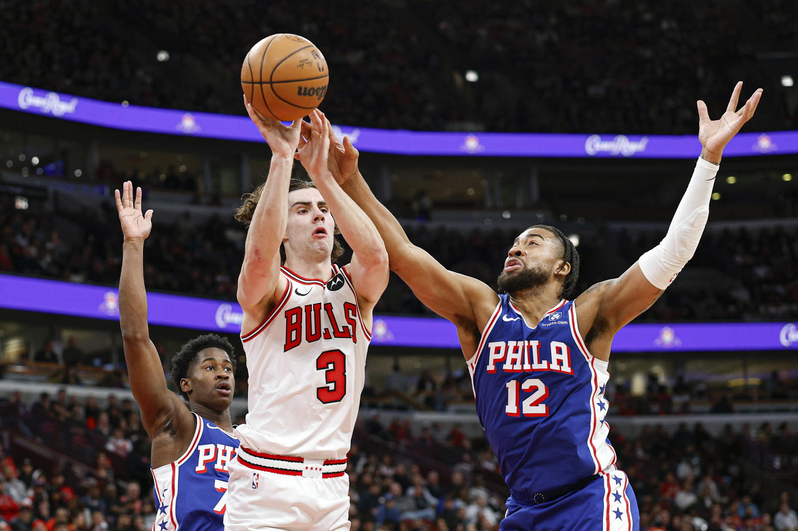 Nov 4, 2025; Chicago, Illinois, USA; Chicago Bulls guard Josh Giddey (3) tries to pass the ball against Philadelphia 76ers forward Trendon Watford (12) during the first half at United Center. Mandatory Credit: Kamil Krzaczynski-Imagn Images