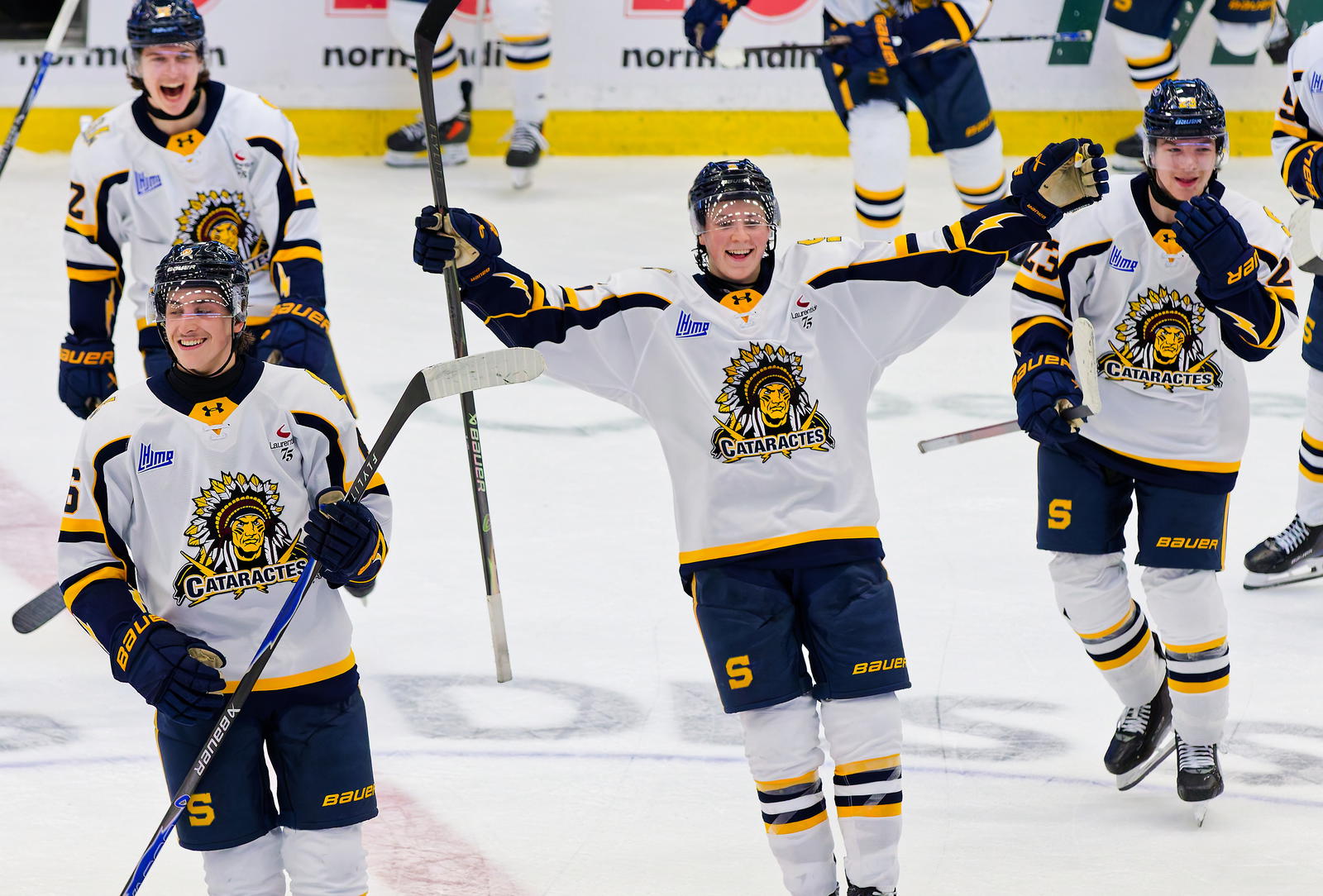 Cataractes players celebrate after an OT win over Sherbooke Sunday. (Photo: Vincent Levesque Rousseau)