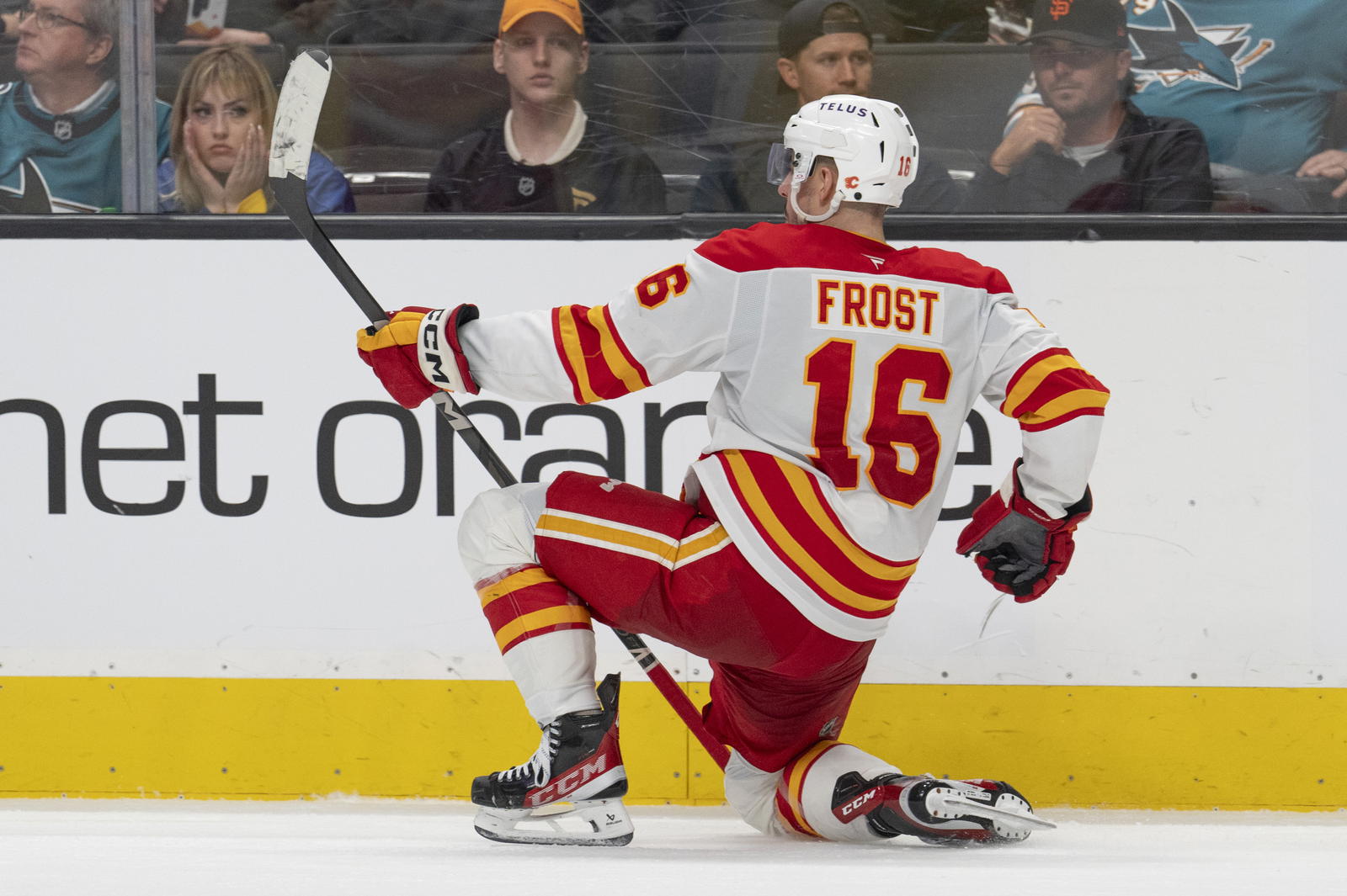  Calgary Flames centrr Morgan Frost (16) (Stan Szeto-Imagn Images)