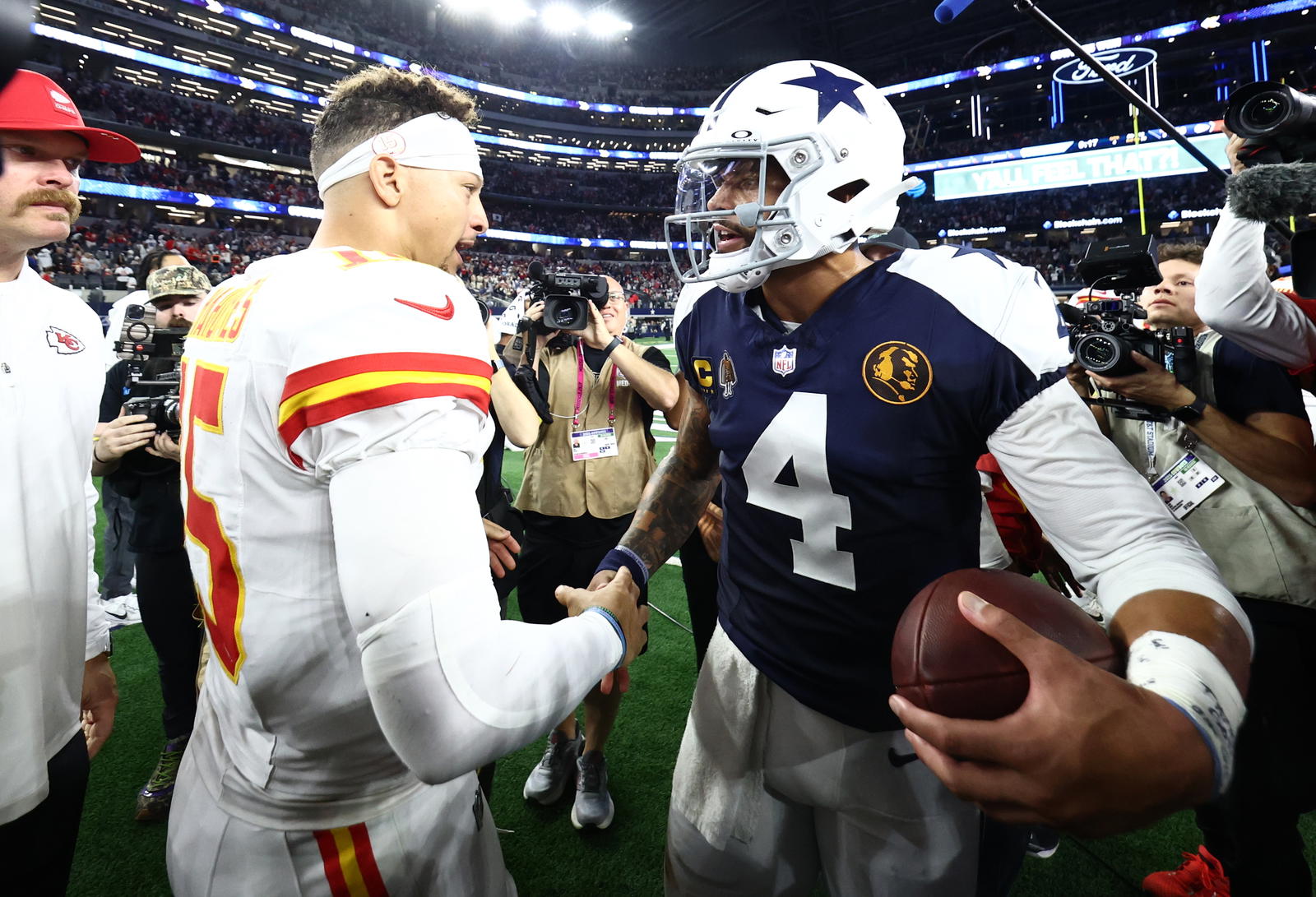 Kansas City Chiefs quarterback Patrick Mahomes (15) and Dallas Cowboys quarterback Dak Prescott (4) greet each other after the game at AT&amp;T Stadium. <br>Kevin Jairaj-Imagn Images