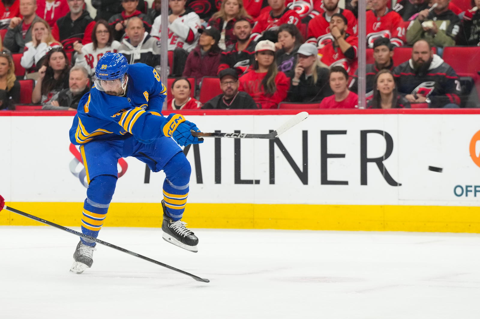 Alex Tuch (© James Guillory-Imagn Images)