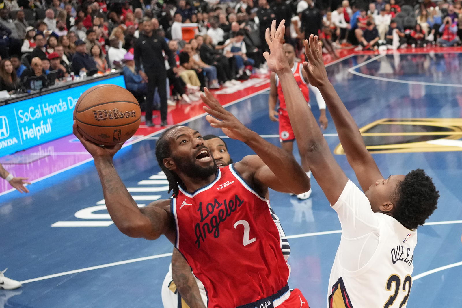 LA Clippers forward Kawhi Leonard (2) shoots the ball against New Orleans Pelicans center Derik Queen (22) in the second half at Intuit Dome. Kirby Lee-Imagn Images