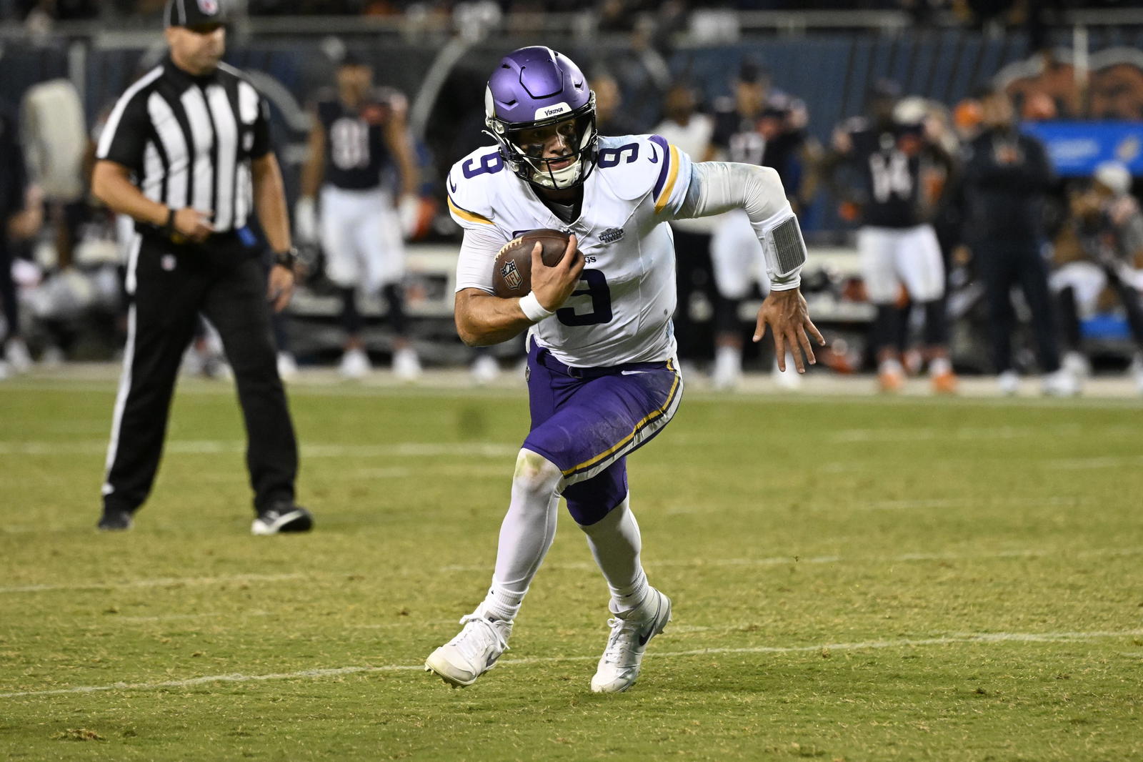 Minnesota Vikings quarterback J.J. McCarthy (9) rushes the ball against the Chicago Bears during the second half at Soldier Field. <br>Matt Marton-Imagn Images