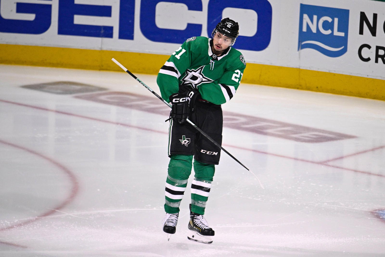 Utah Should Make Push To Acquire Stars' Jason Robertson 