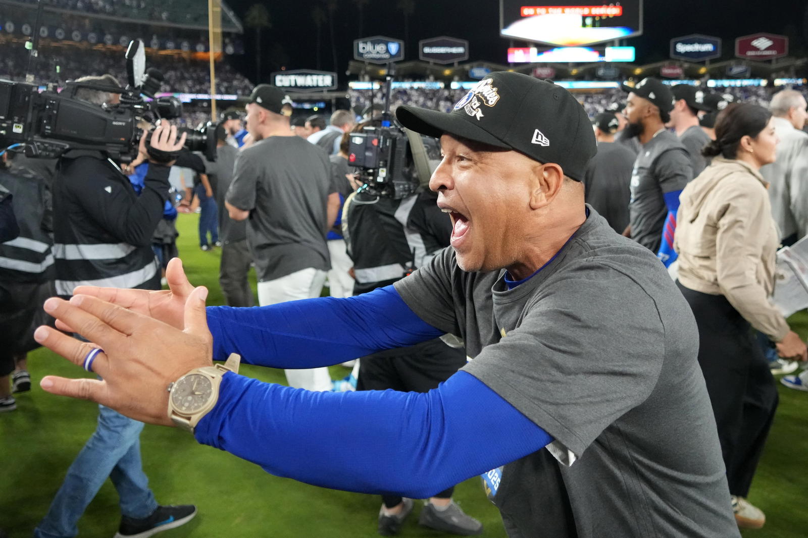 Oct 17, 2025; Los Angeles, California, USA; Los Angeles Dodgers manager Dave Roberts (30) celebrates after defeating the Milwaukee Brewers in game four of the NLCS round for the 2025 MLB playoffs at Dodger Stadium. (Kirby Lee/Imagn Images)