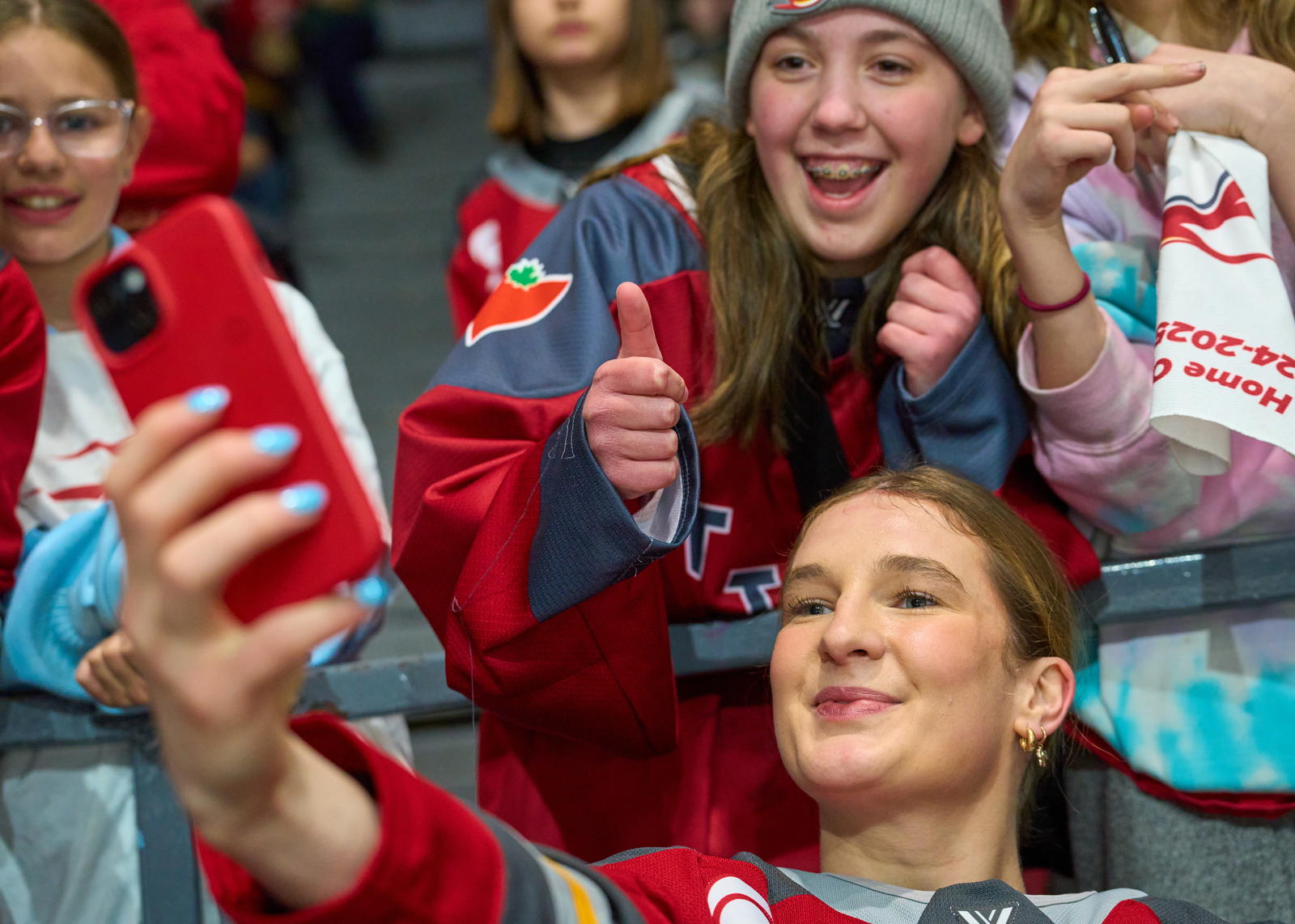 Ottawa Charge forward Gabbie Hughes takes a selfie with a group of young fans - Photo @ Ellen Bond