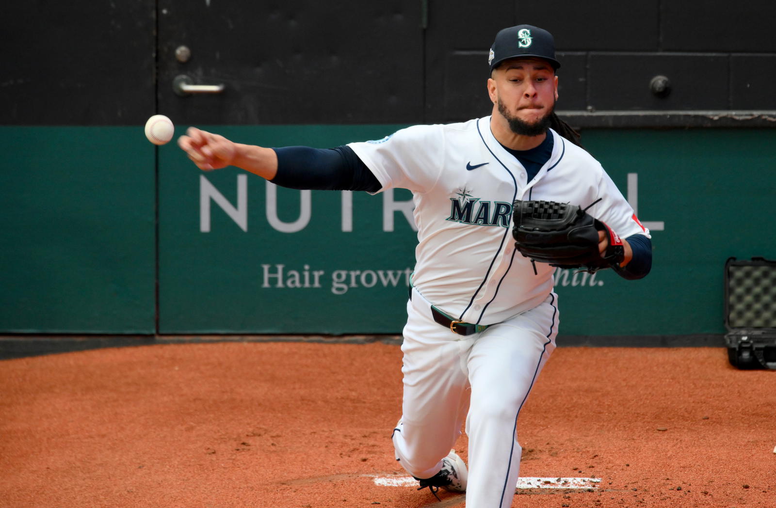 Seattle Mariners pitcher Luis Castillo (58) warms up before game four of the ALCS round for the 2025 MLB playoffs against the Toronto Blue Jays at T-Mobile Park. Steven Bisig-Imagn Images