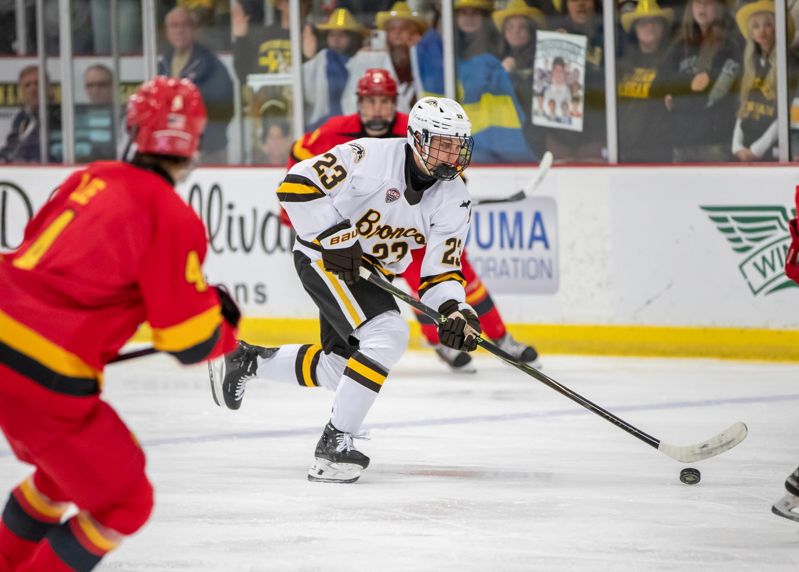 Western Michigan Bronco forward (#23) Liam Valente skates with the puck against the Ferris State Bulldogs on October 9th, 2025. © Adam Sheehan WMU Athletics