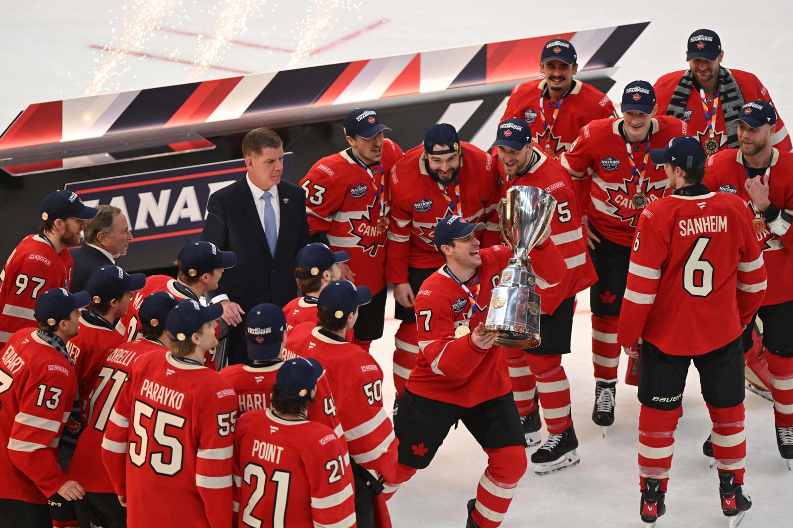 Sidney Crosby raises the 4 Nations Cup. (Brian Fluharty-Imagn Images)