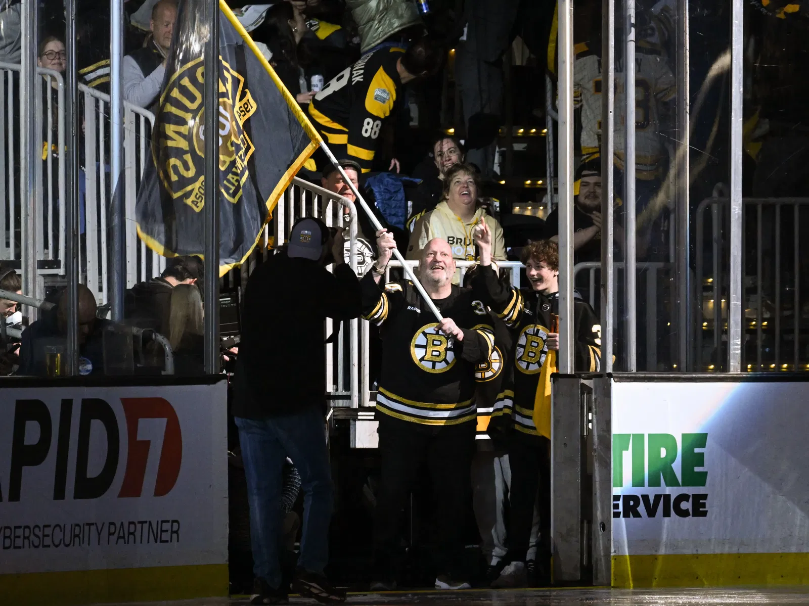 Former Bruins Enforcer Lyndon Byers Passes Away At 61